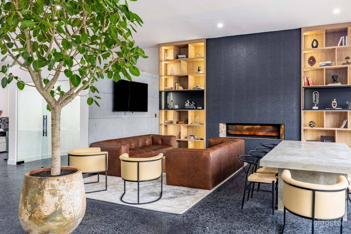 Spacious Modern Office in Burbank – Film/Photo Shoot Ready Photo 2