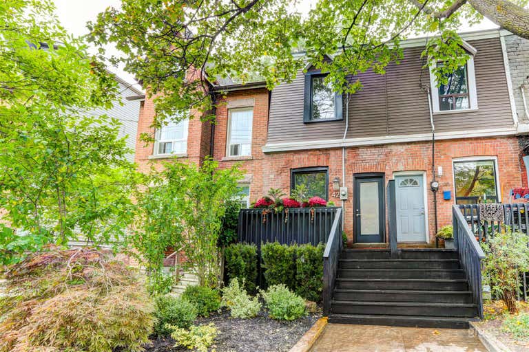  Trendy Leslieville Home 