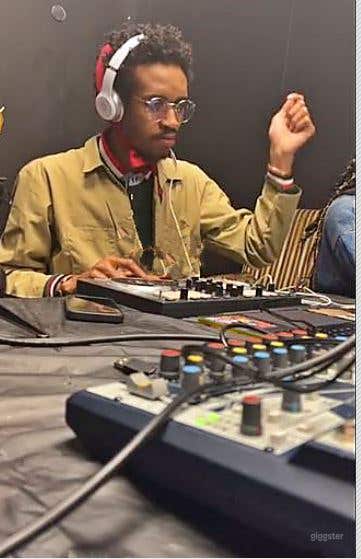  Black Room: A Podcasting Studio 