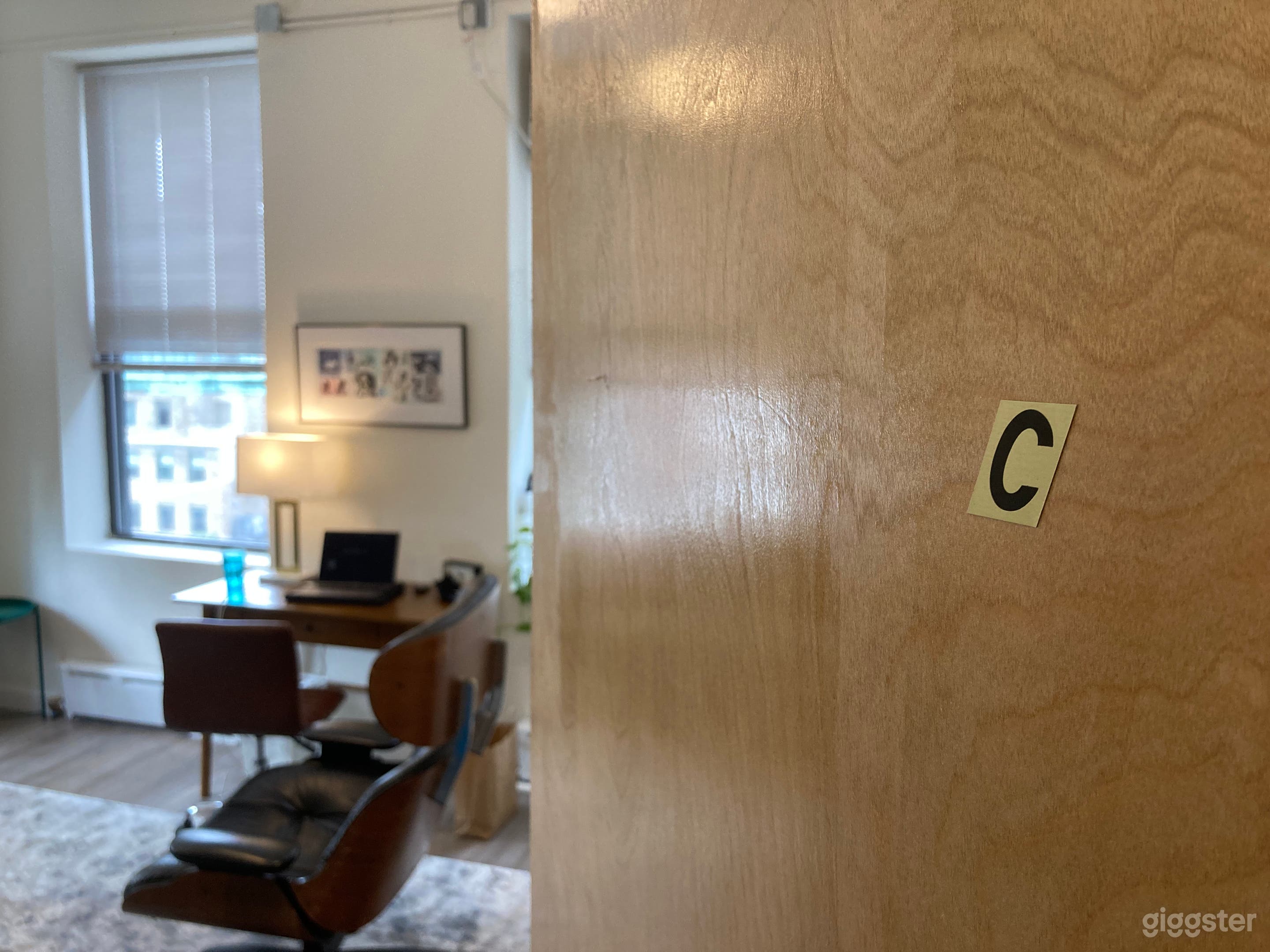 Bright Three-Room Therapy Office Suite in Midtown Manhattan Photo 3