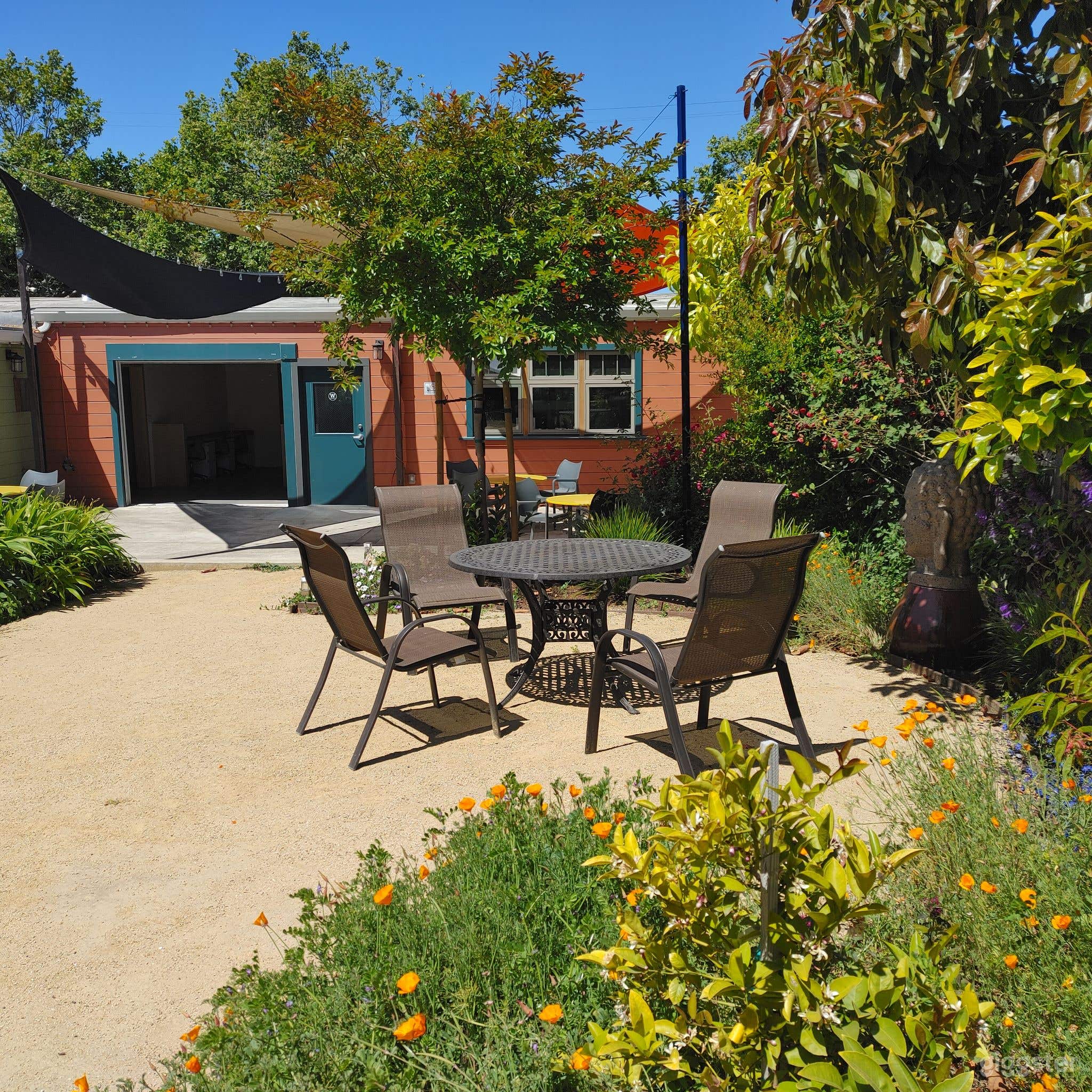 Spacious Outdoor Patio in Berkeley Photo 3