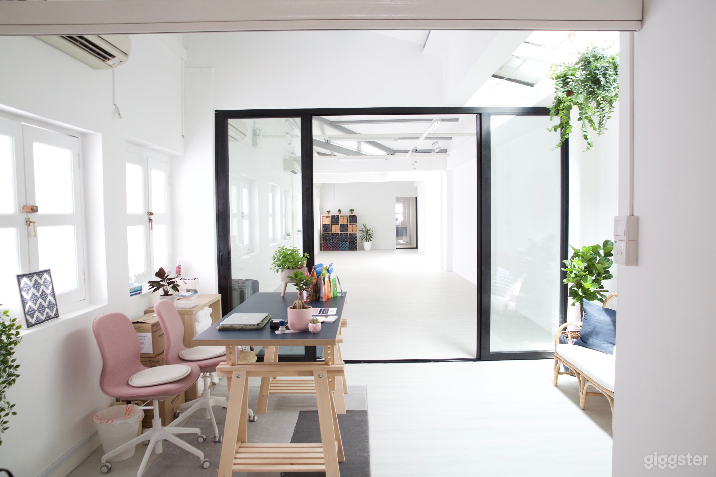 Spacious Studio Space Photo 3