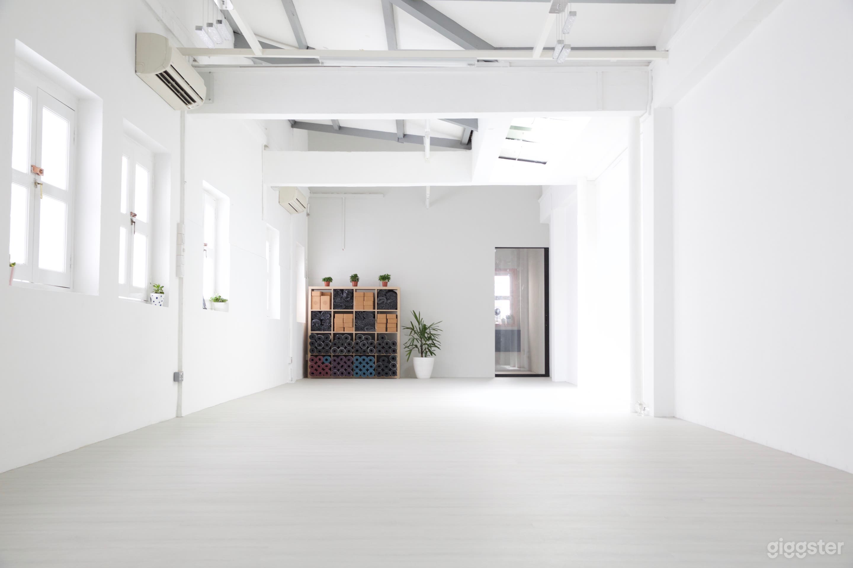 Spacious Studio Space Photo 1