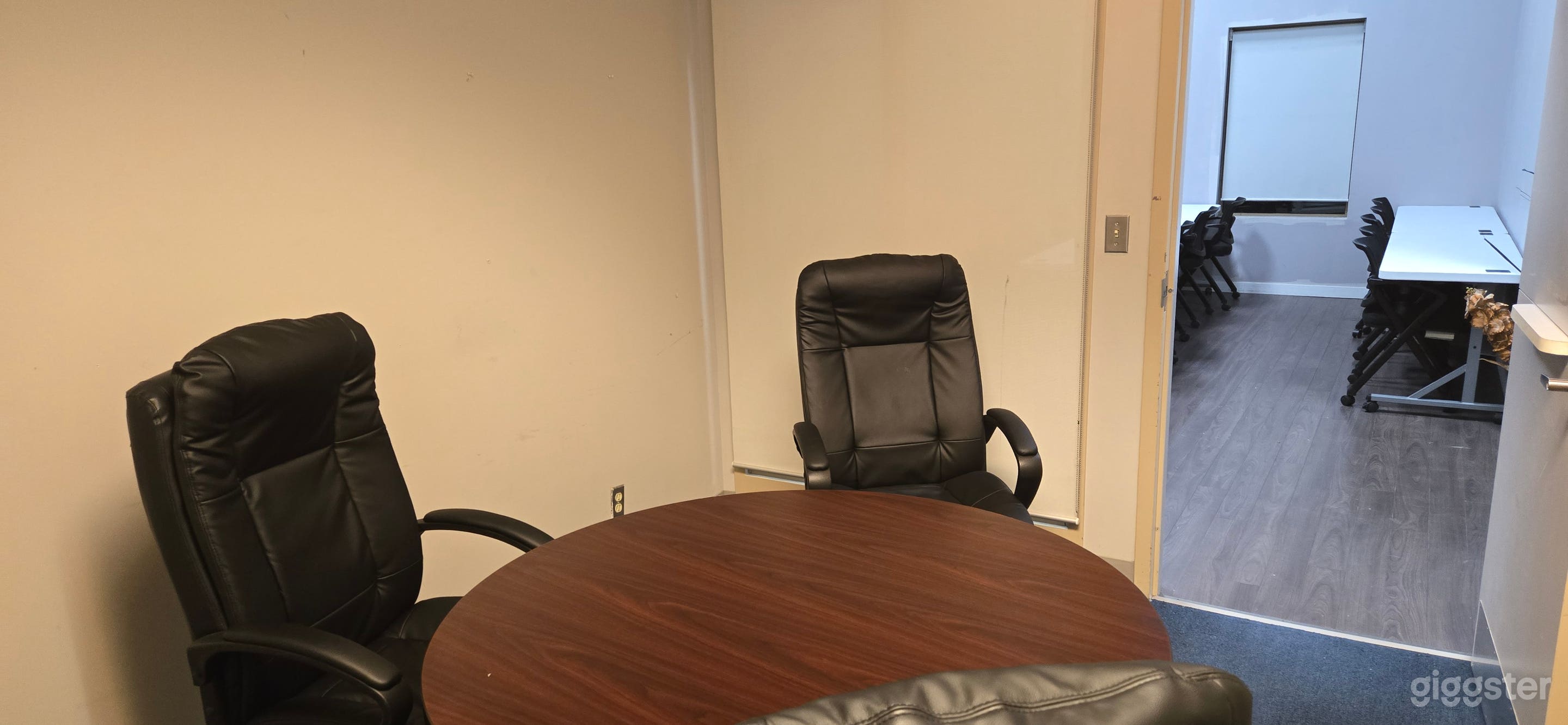 Meeting Room or Event Makeup Studio Photo 4