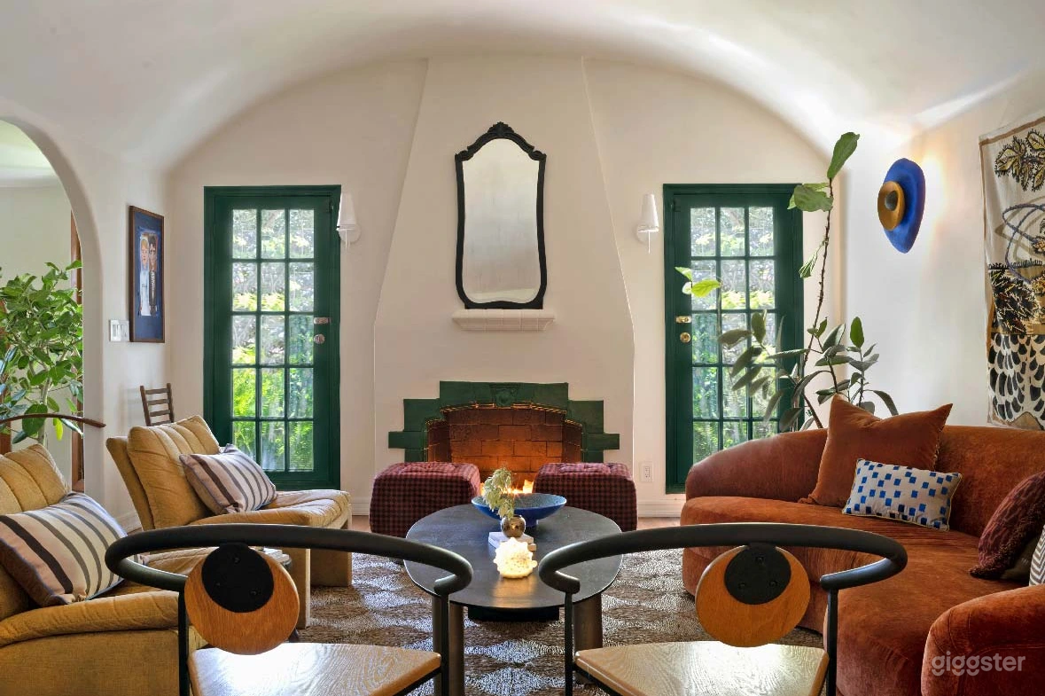 West Hollywood Spanish Bungalow with Courtyard Photo 3