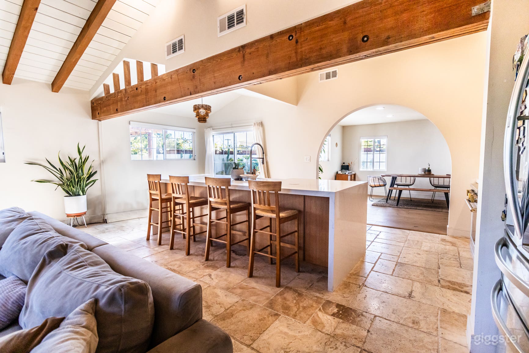 Spanish Style House w/ Pool & Jacuzzi Photo 3