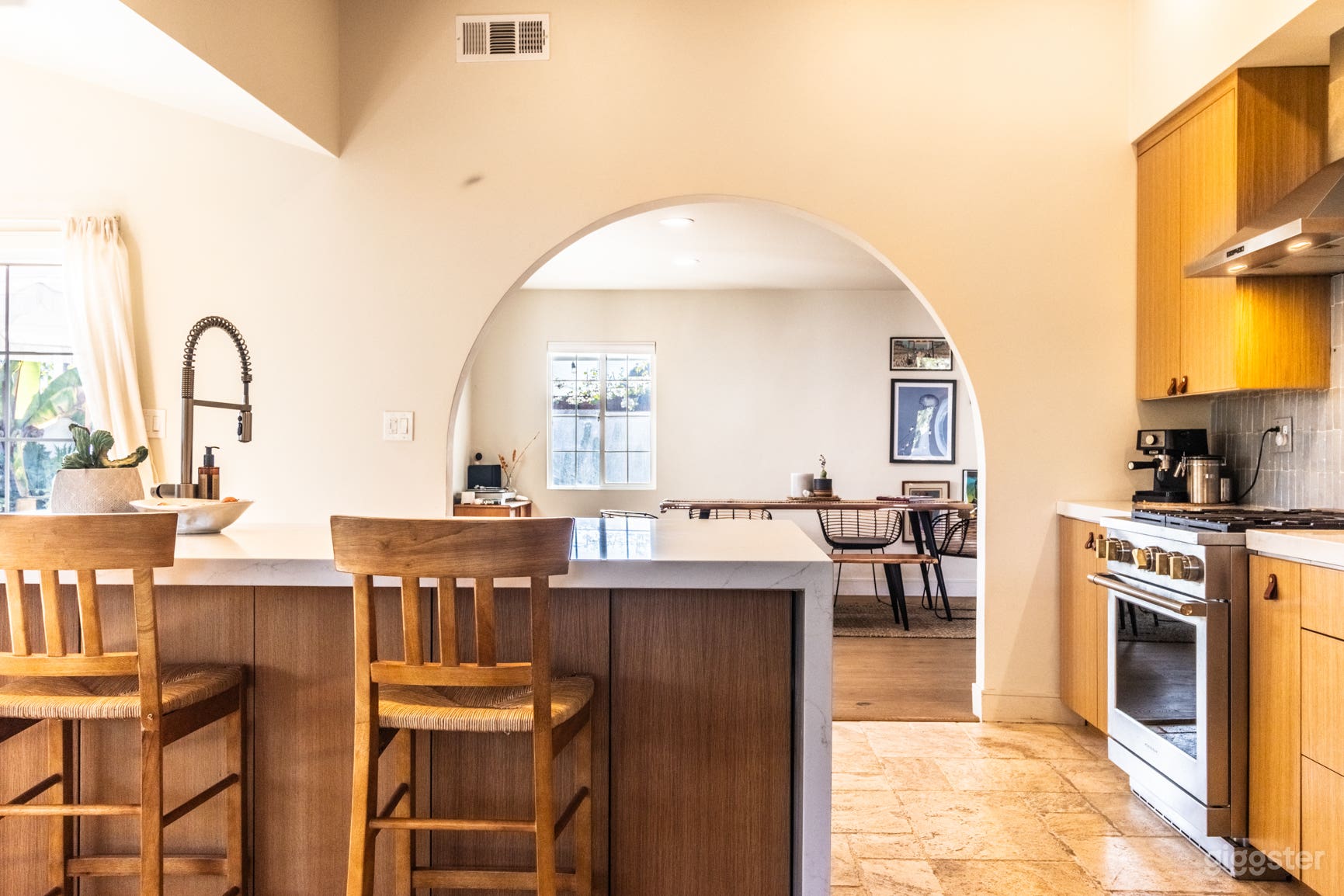 Spanish Style House w/ Pool & Jacuzzi Photo 4