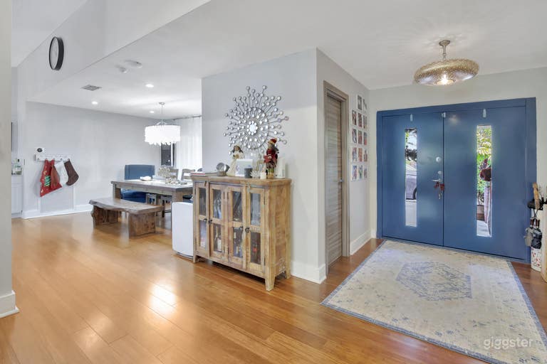  Amazing Tropical Paradise + Large Waterfall Pool 