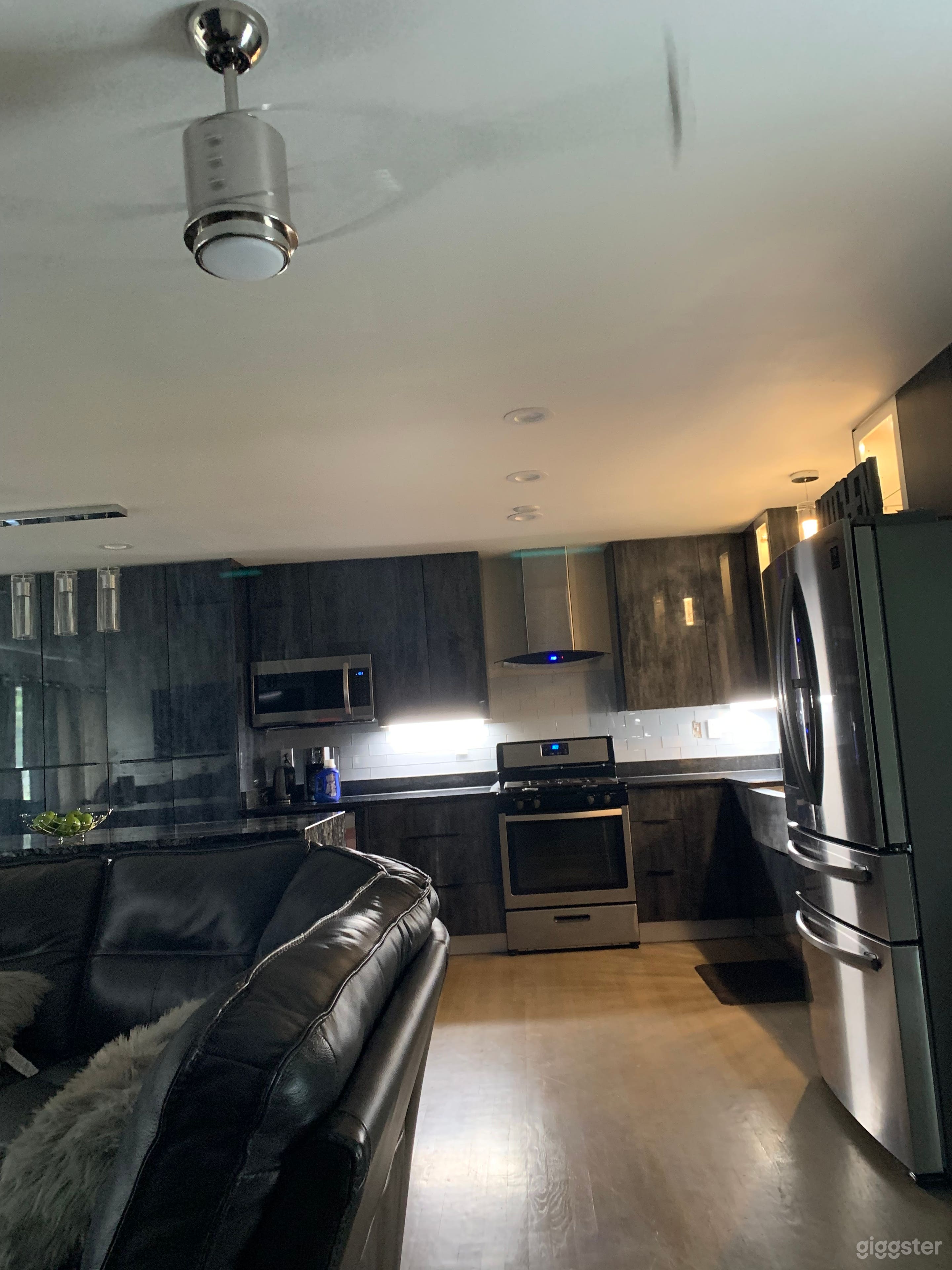 1964 Built Modern Renovated White House Photo 2