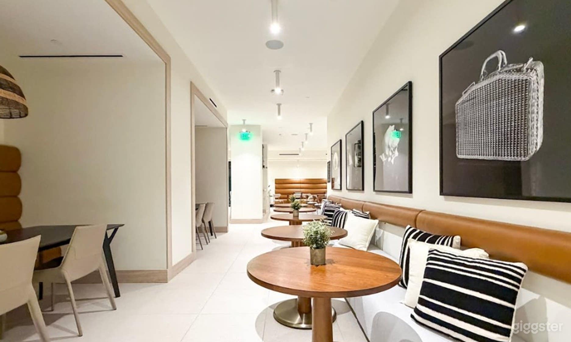 City Skyline Views & Rooftop Pool Photo 2