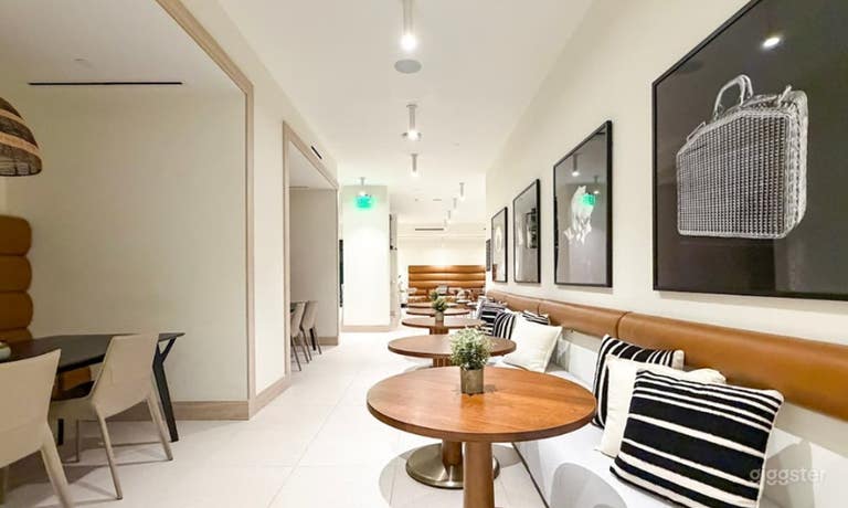  City Skyline Views & Rooftop Pool 