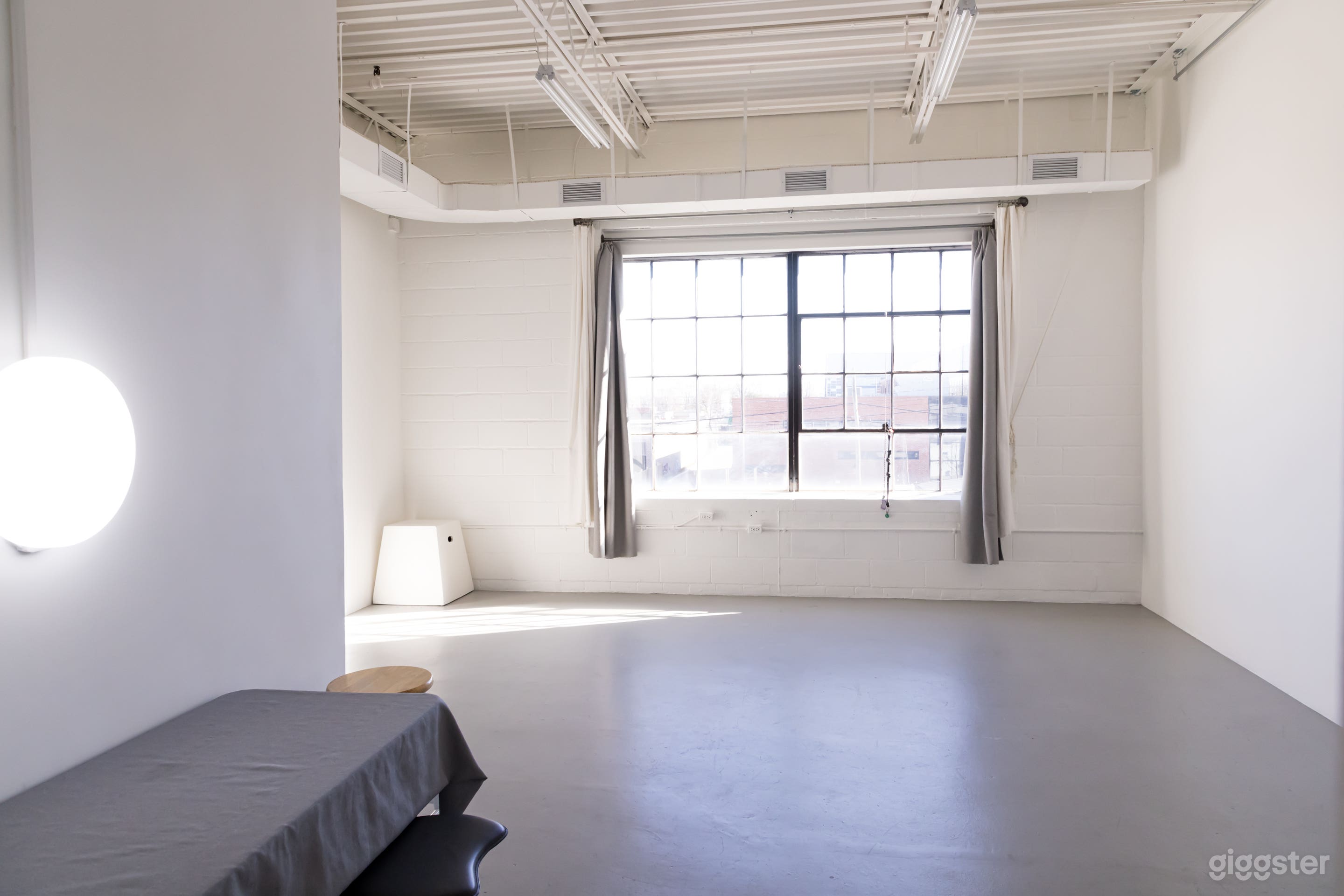 Daylight Studio
Bright+Clean+Affordable