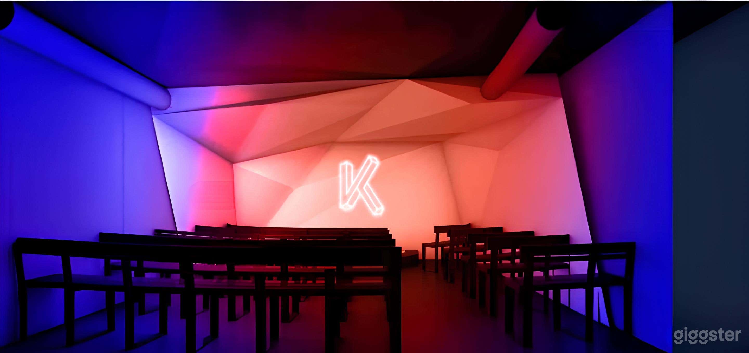 Photo de Comedy Club Moderne & Showroom Néon 2