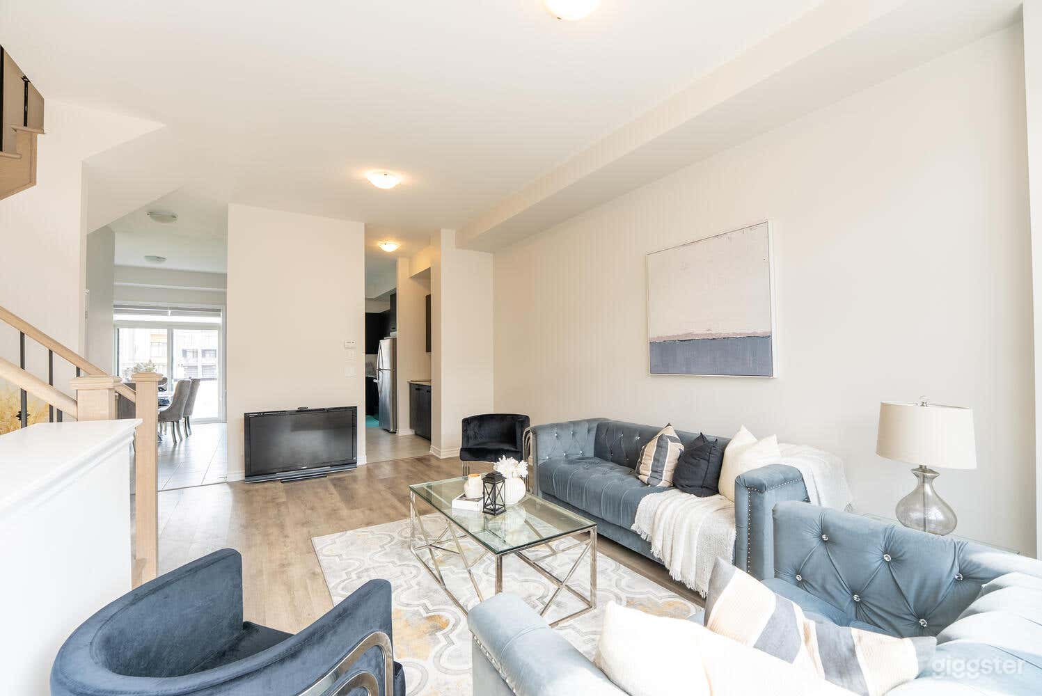 Cinematic Location | Bright &amp; Contemporary Photo 2