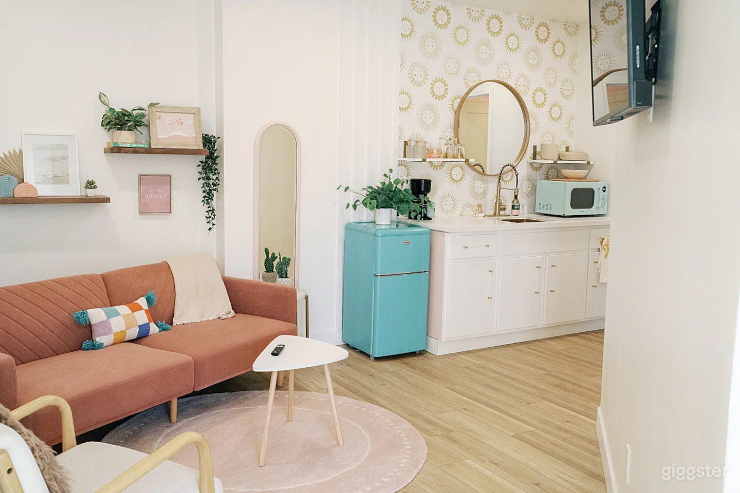 Flat screen Smart TV included.