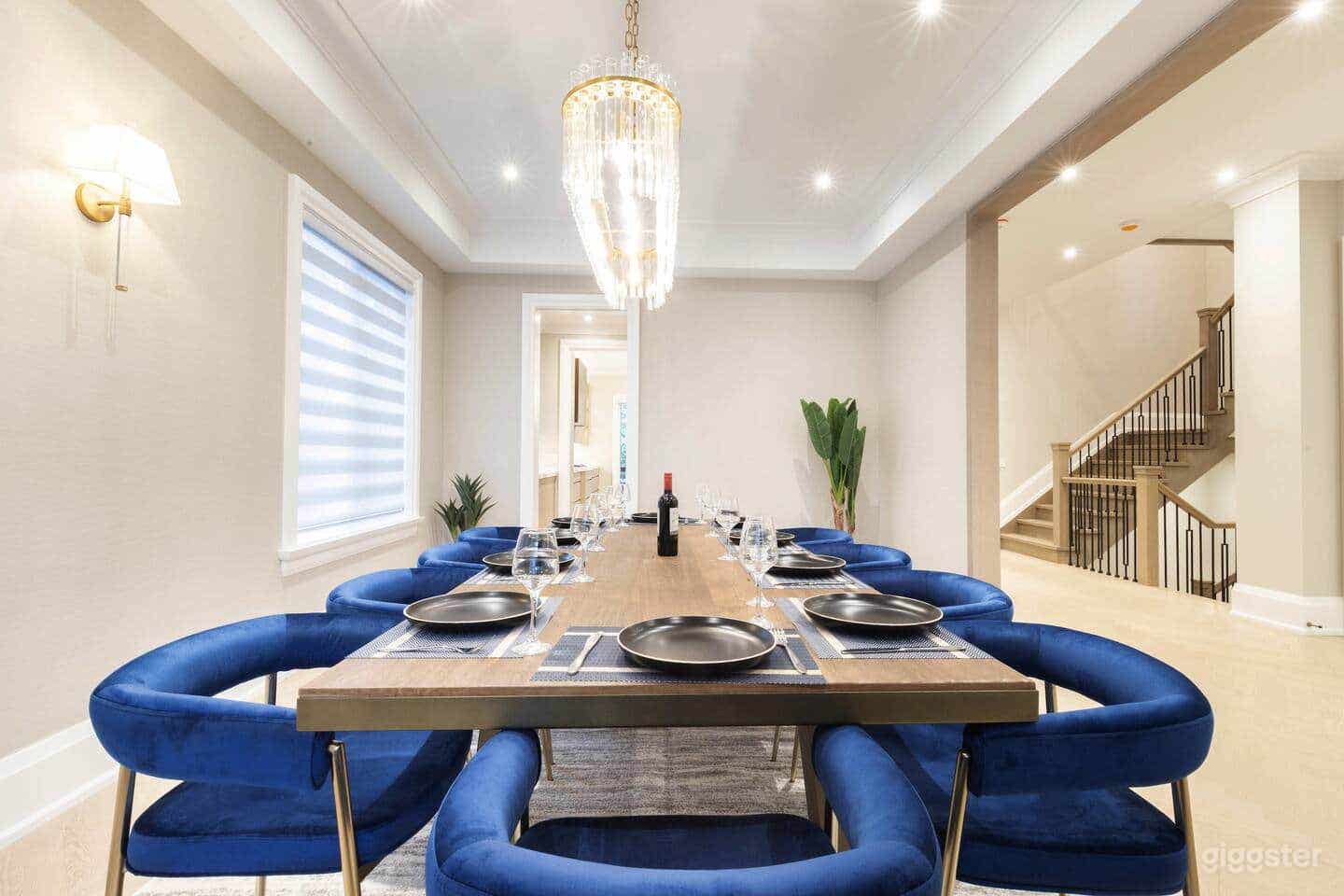 Custom Home in Etobicoke [20 Minutes to Downtown] Photo 4