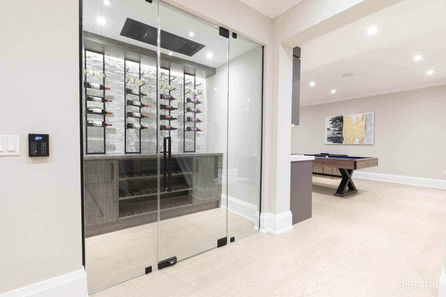 Custom Home in Etobicoke [20 Minutes to Downtown] Photo 3