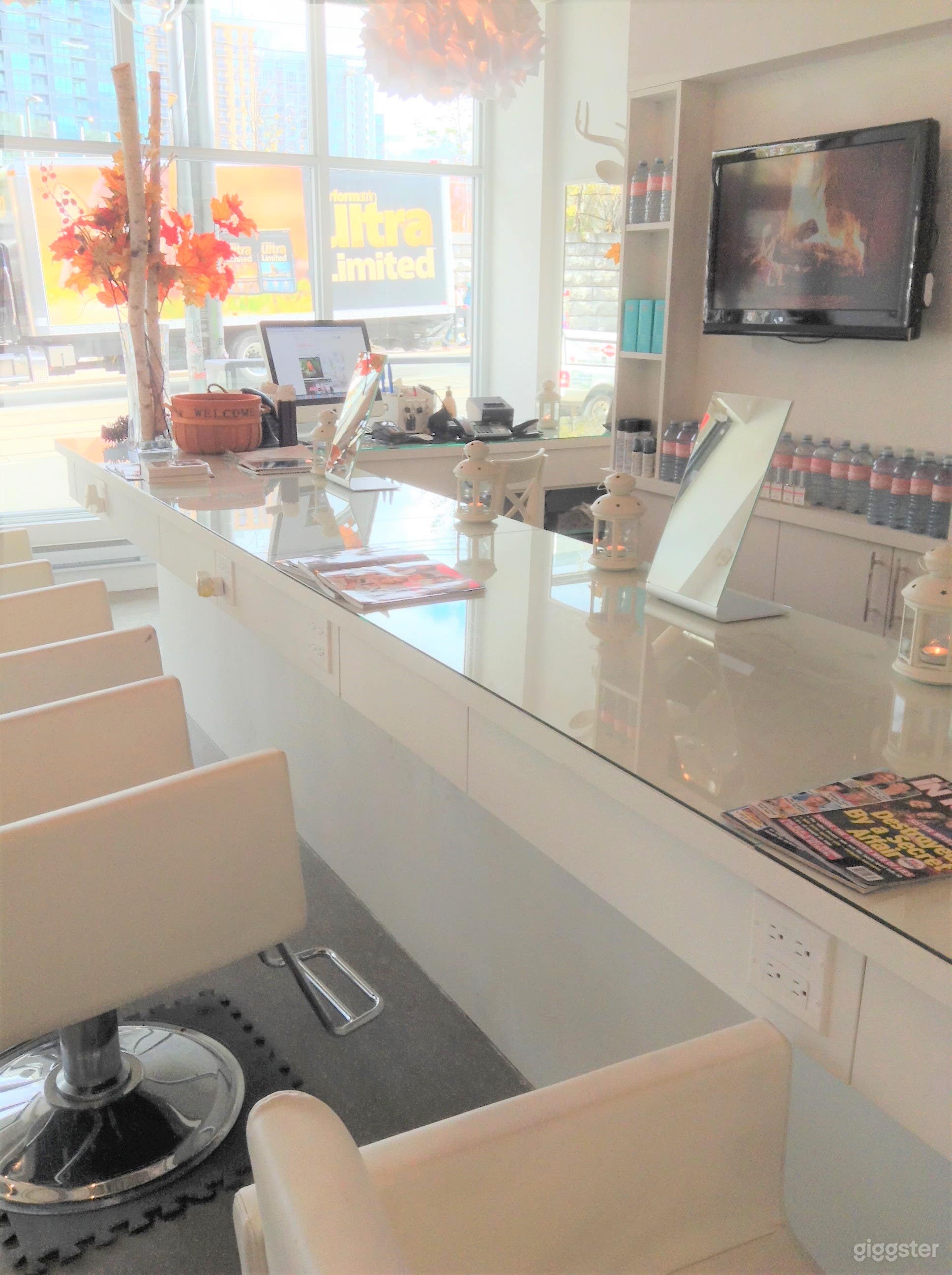 Bright Open Bar Concept Queen West Photo 3