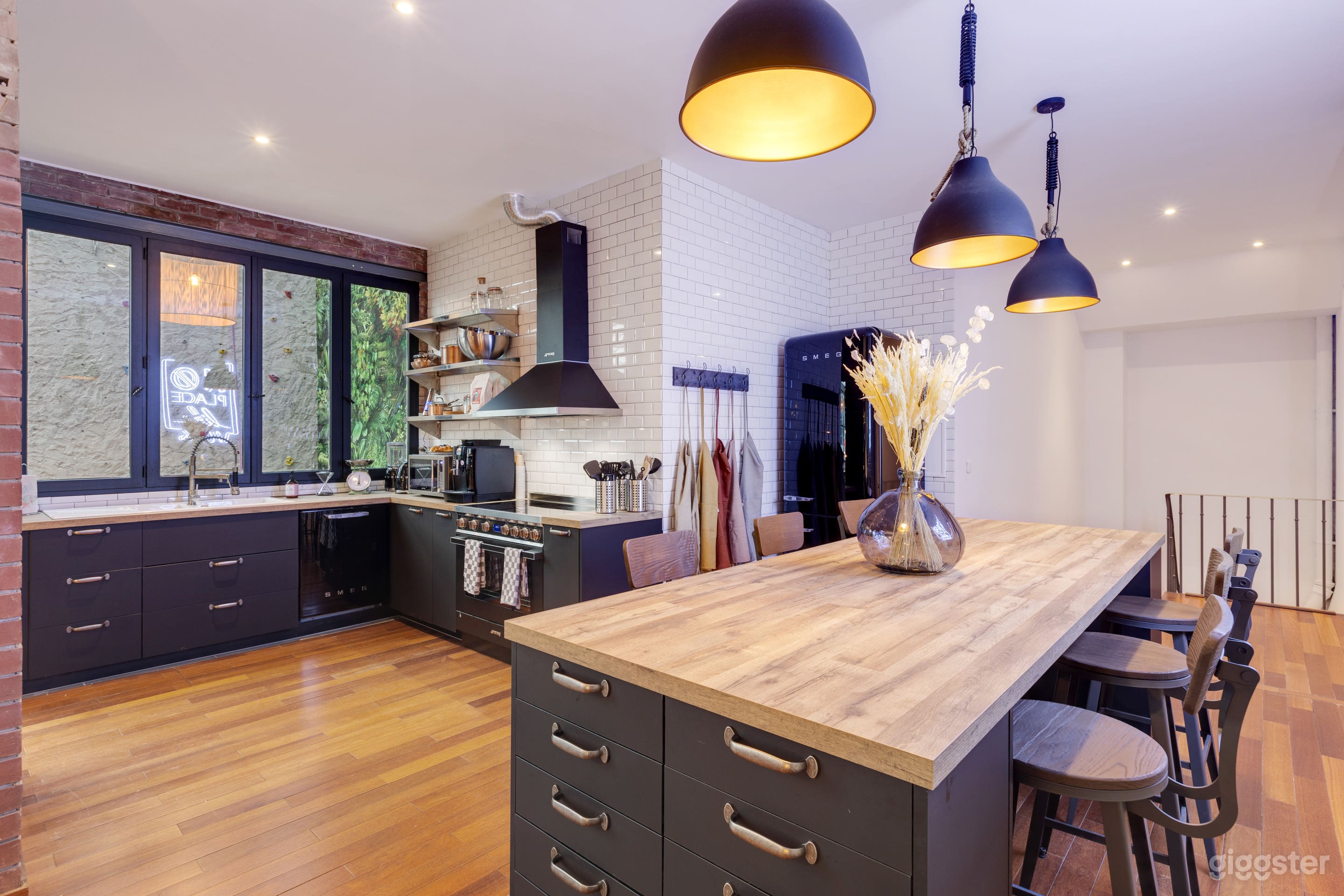 Loft atypique sous verrière Photo 3