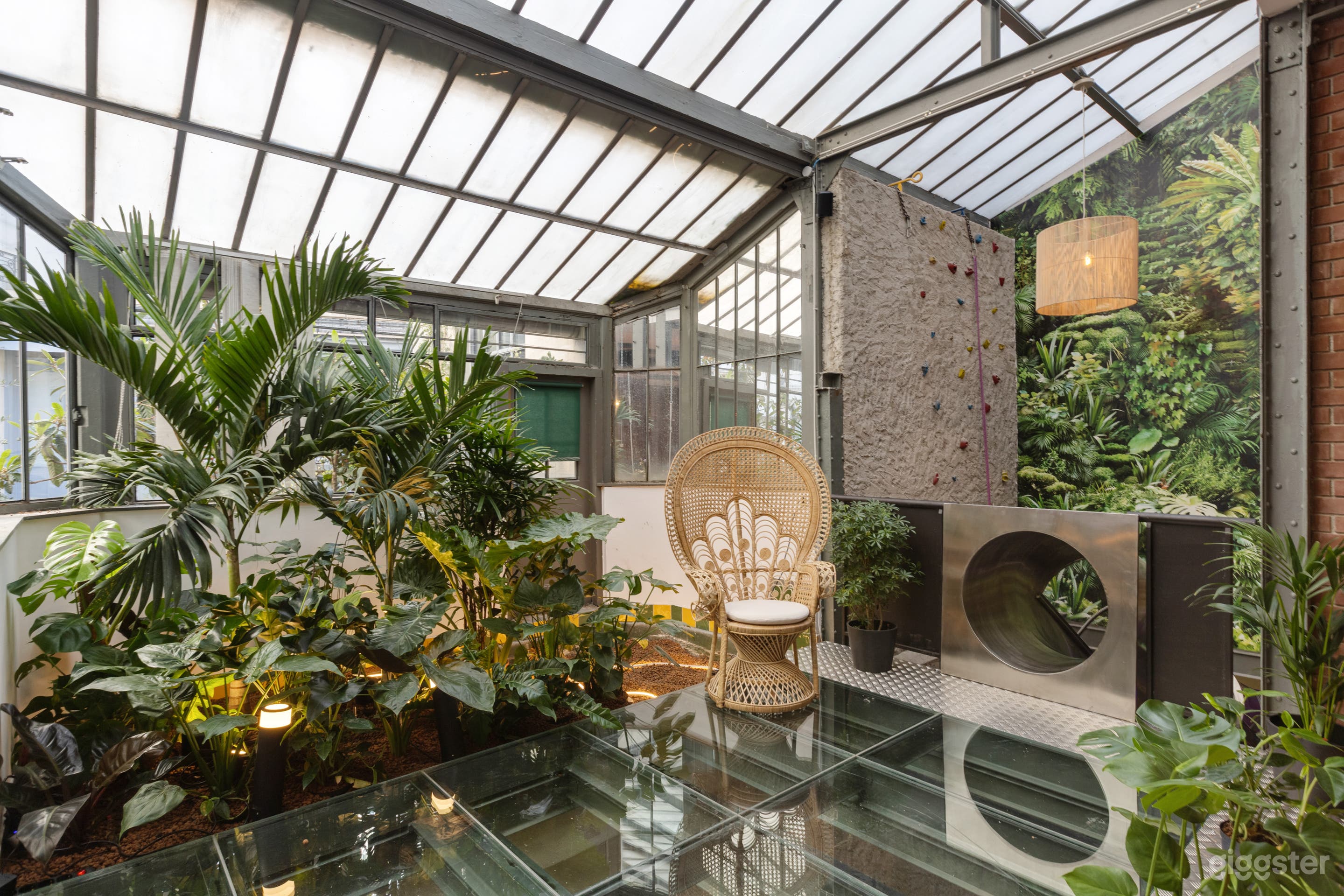 Loft atypique sous verrière Photo 4