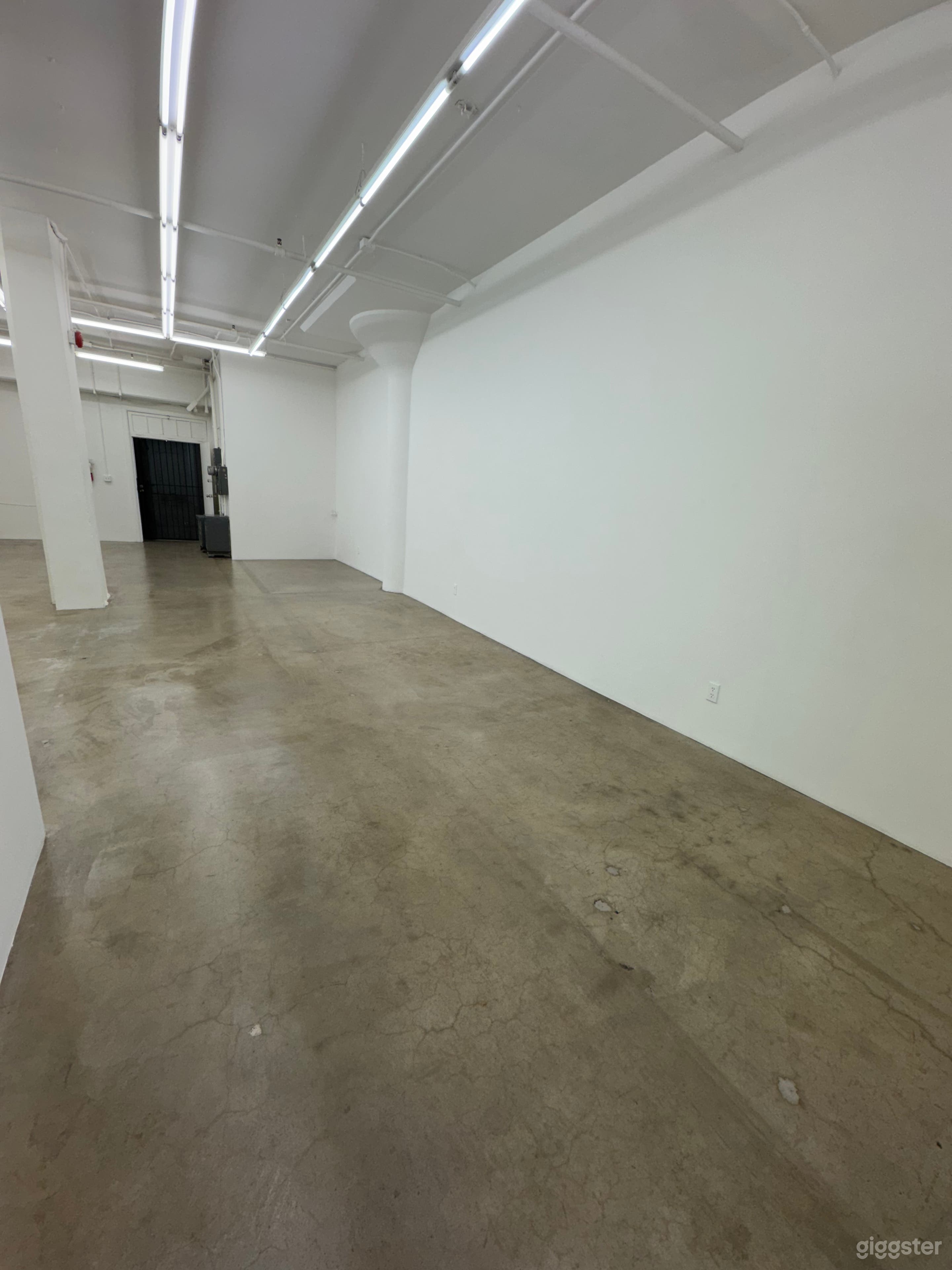 1,650 SF Pop Up Gallery Space Photo 3