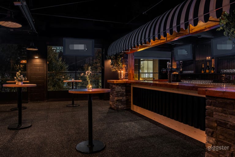  CLASSIC & INTIMATE LOUNGE 