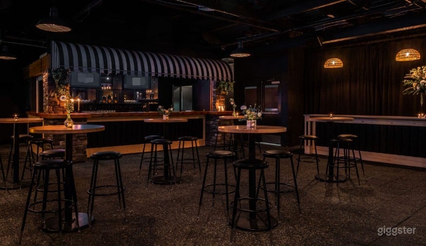 CLASSIC &amp; INTIMATE LOUNGE Photo 1