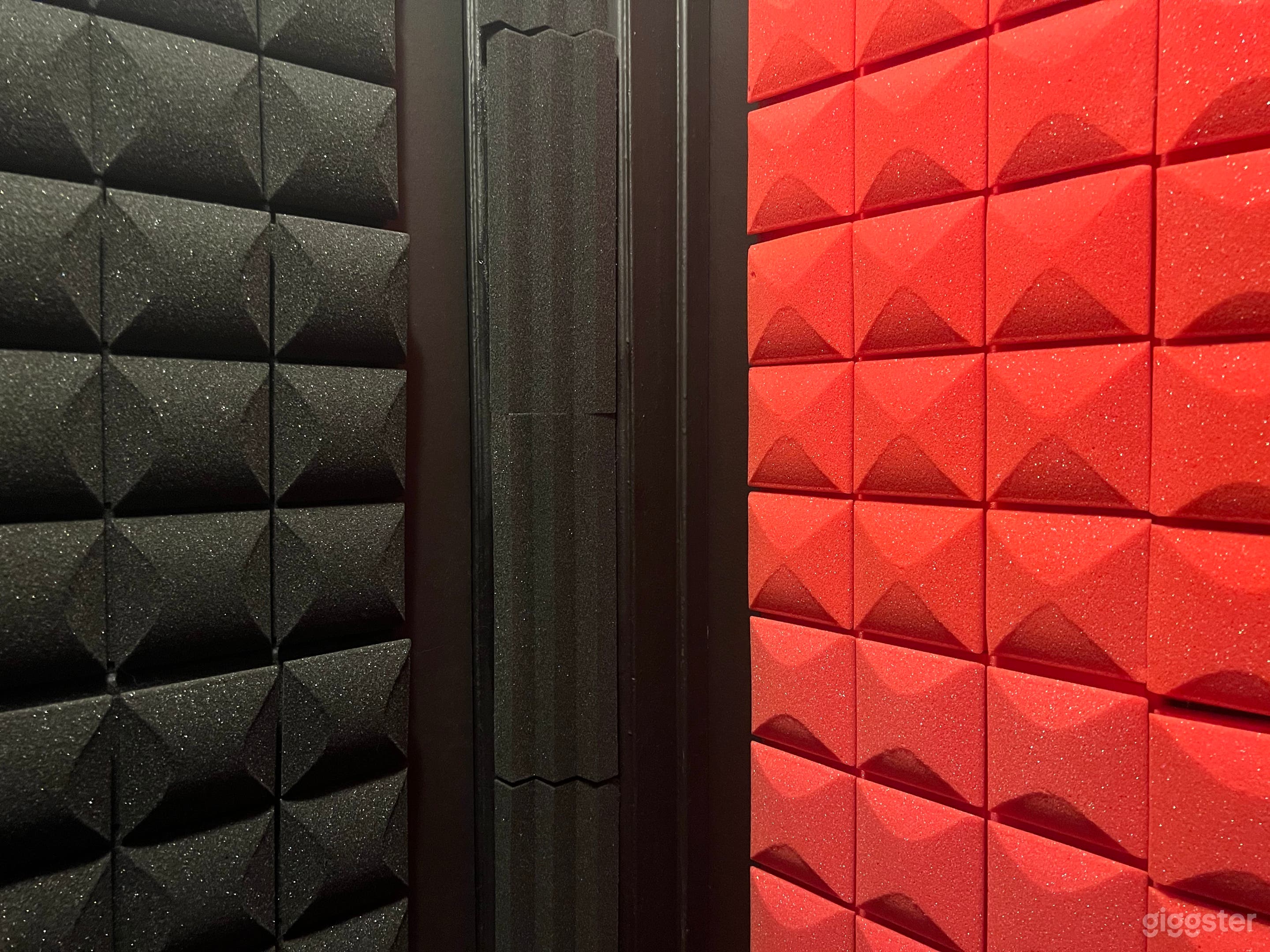 Unique Mid-Century Apartment Photo 3