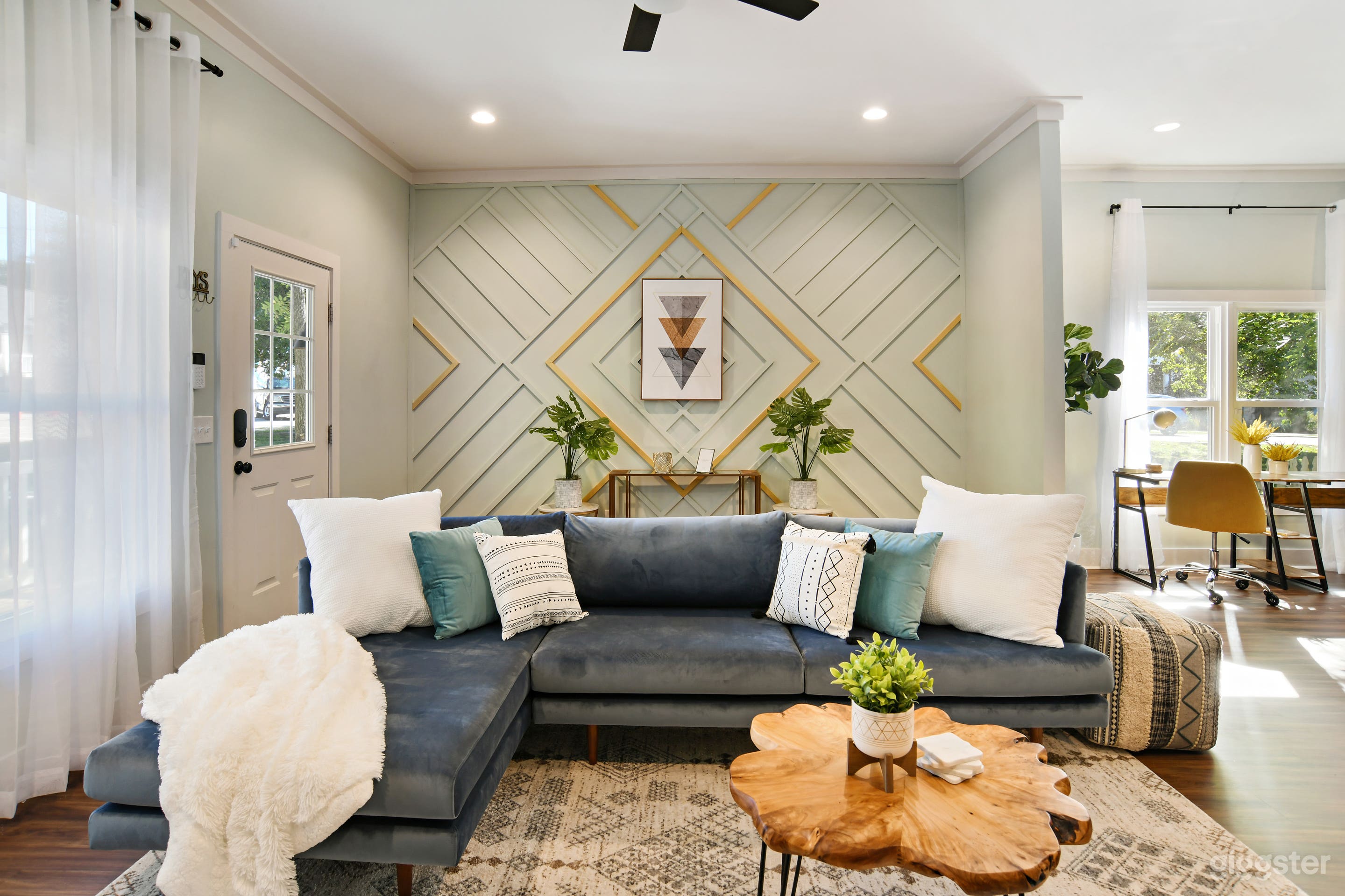 SUN LIT MODERN HOME | GOOD VIBES &amp; LOTS OF COFFEE Photo 3