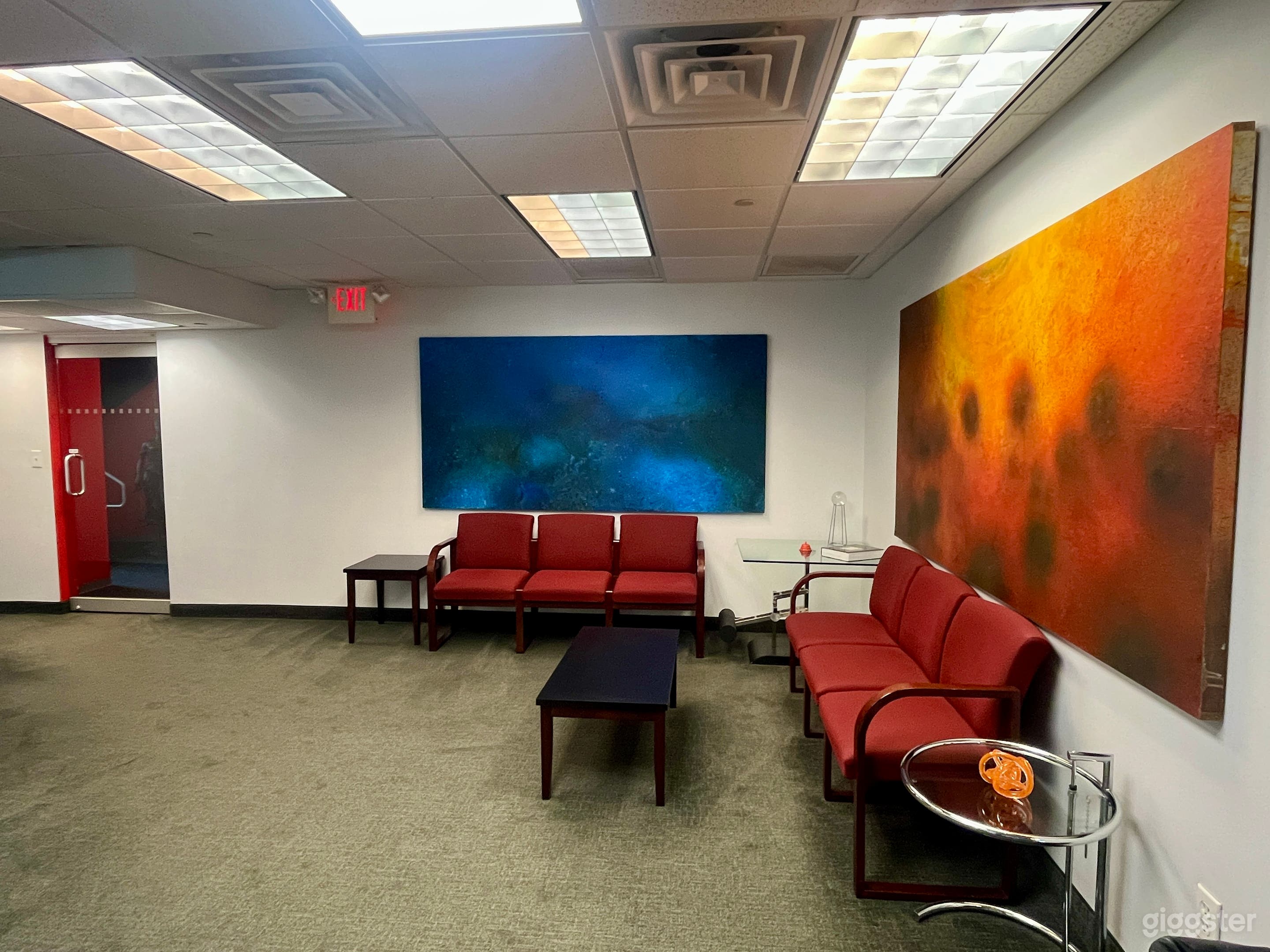 Law office with large conference rooms and private offices Photo 3