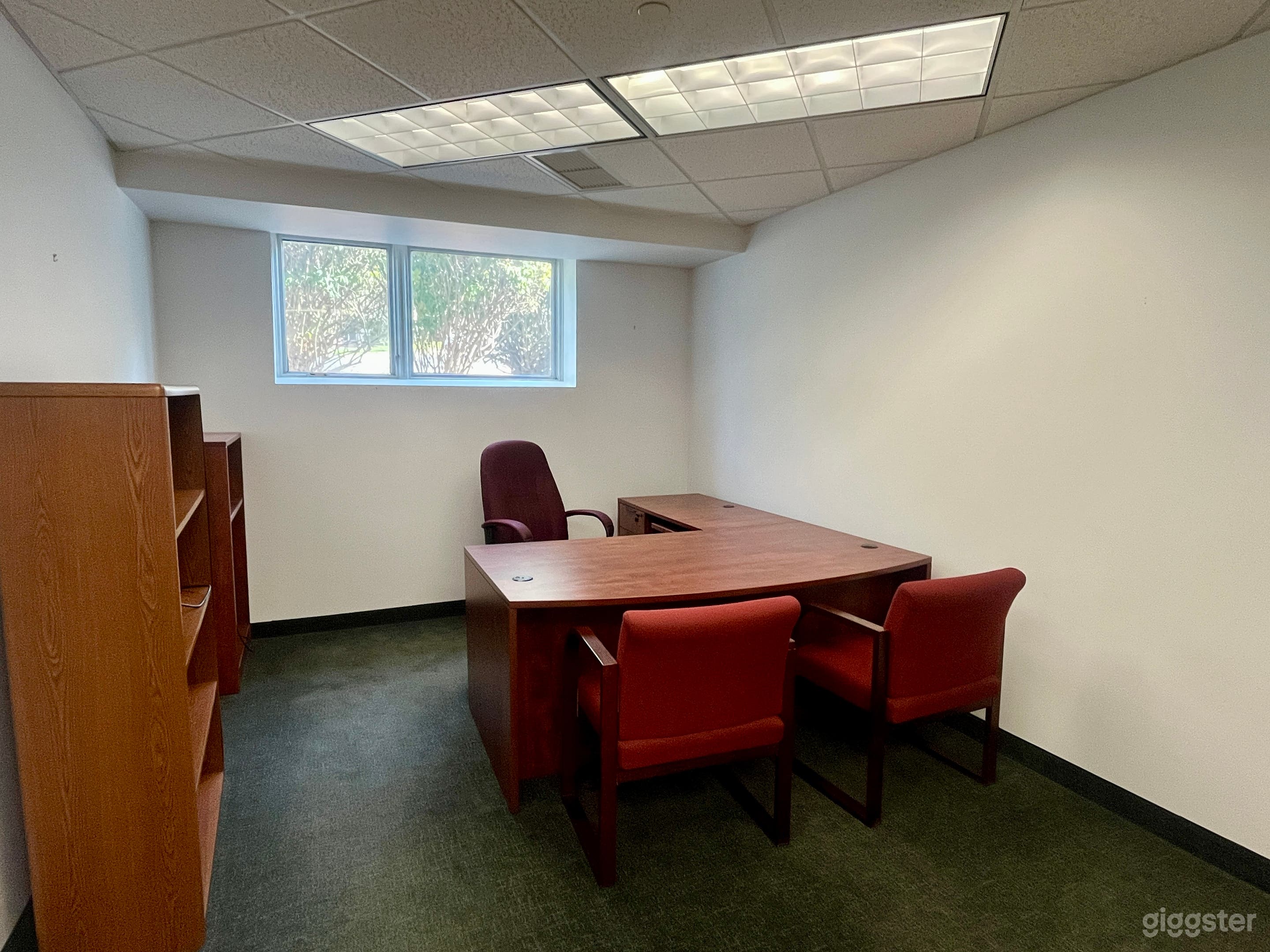 Law office with large conference rooms and private offices Photo 4