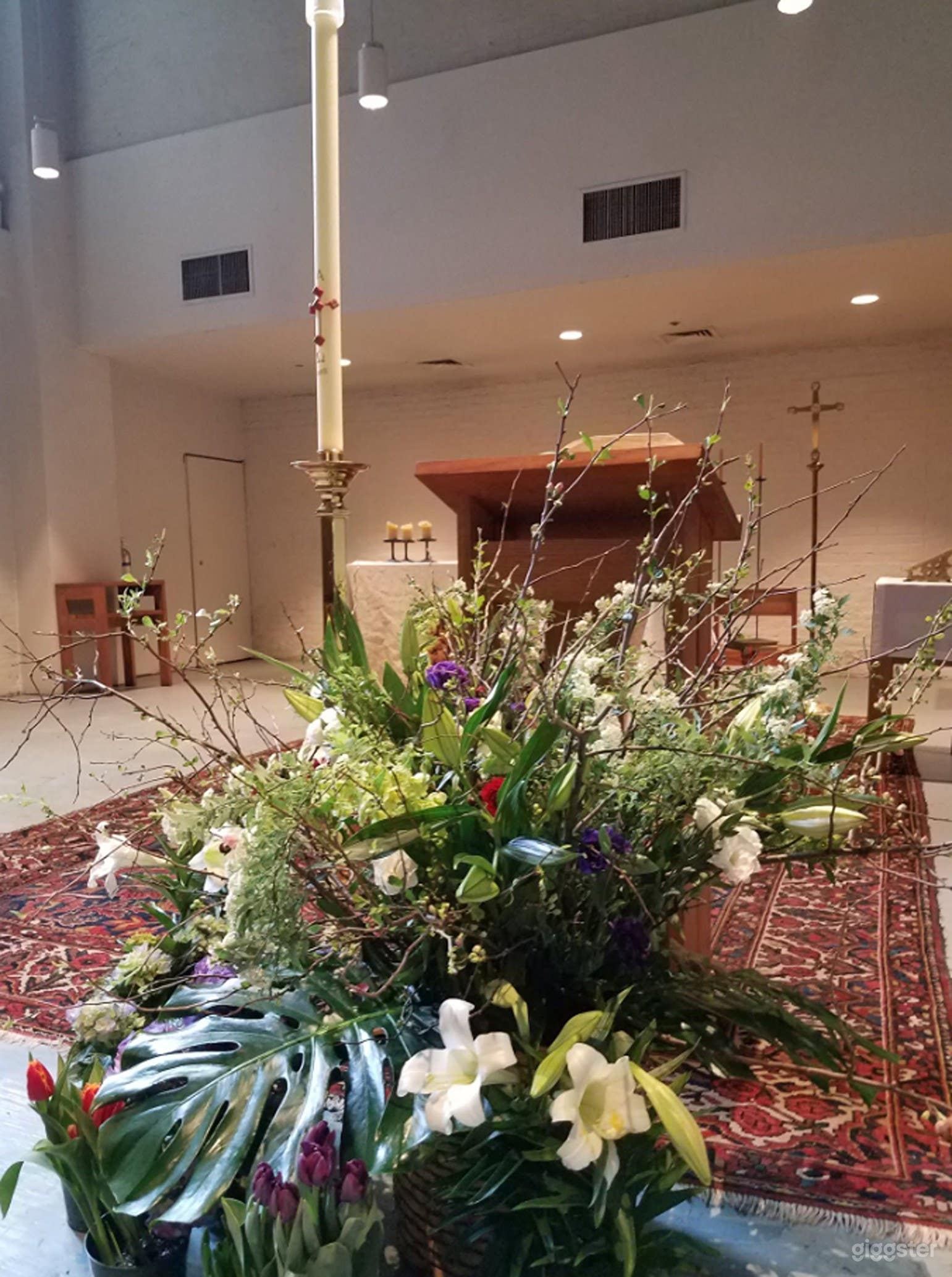 Beautiful Sanctuary with Exceptional Acoustics & Flexible Photo 3