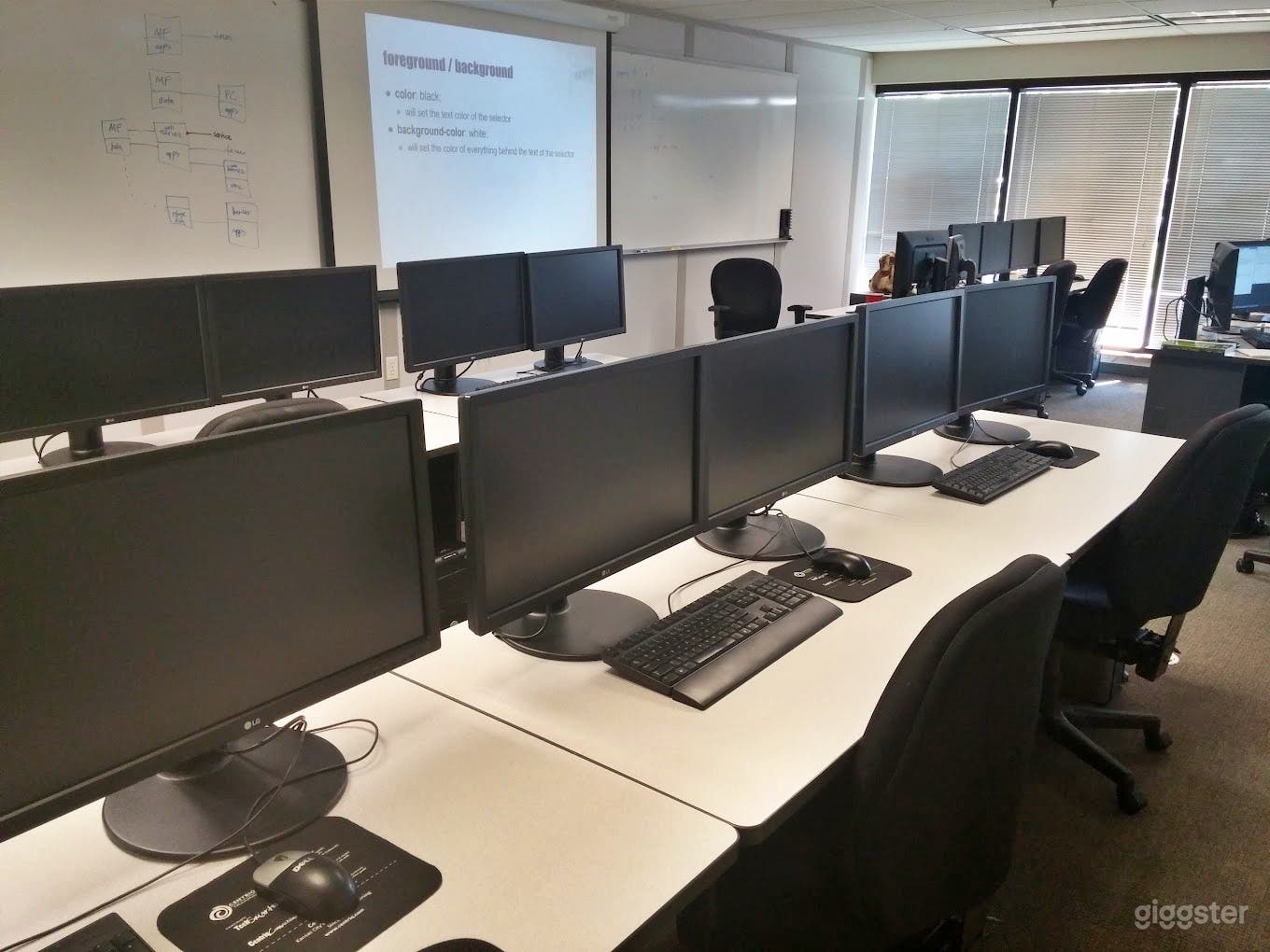 Resourceful Computer Lab Photo 2