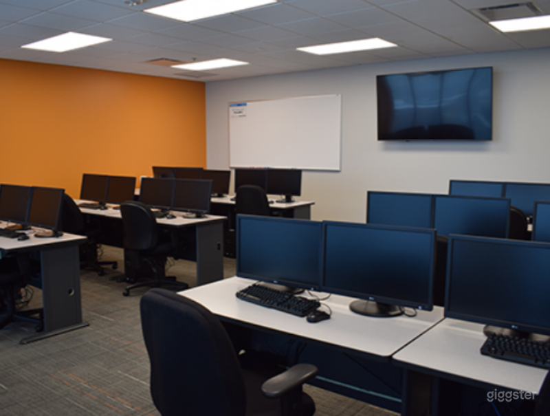 Resourceful Computer Lab Photo 3