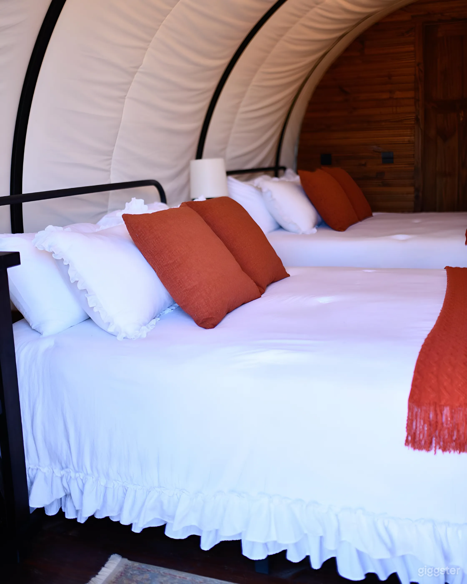 Spacious Double Queen Wagon Photo 2