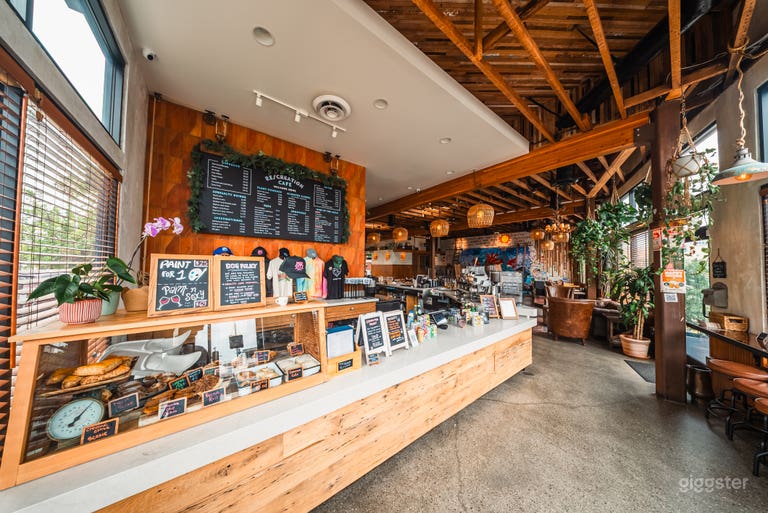  Re/creation Cafe - Boho Cafe & Patio 