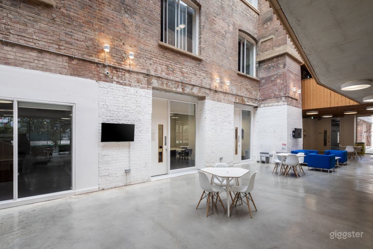  A beautifully light and spacious workplace  