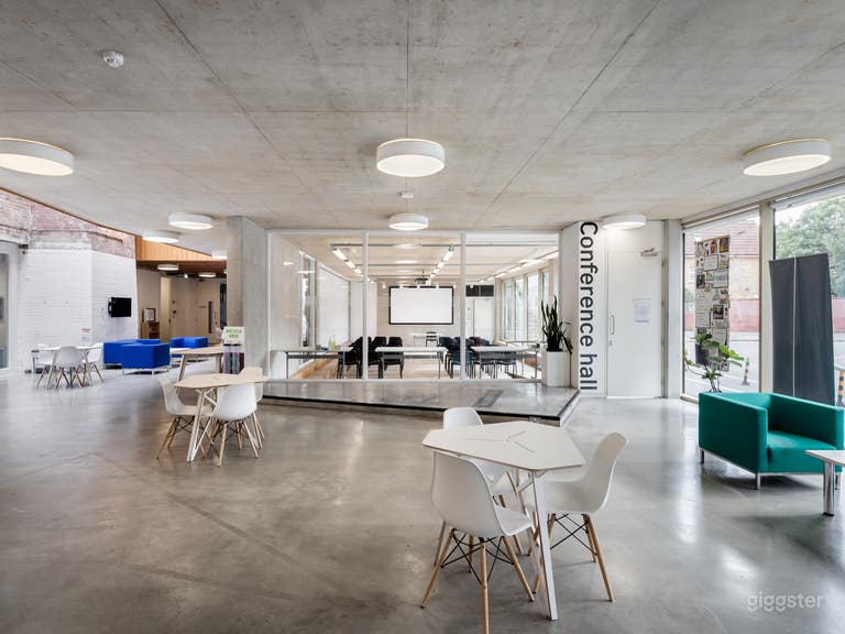  A beautifully light and spacious workplace  