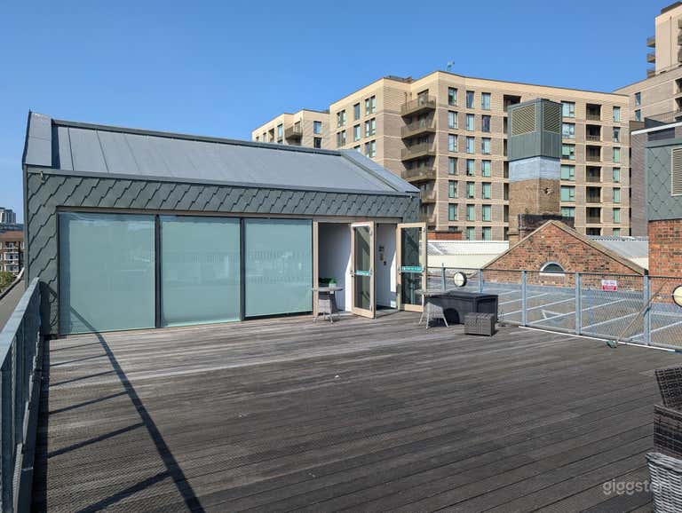  A beautifully light and spacious workplace  