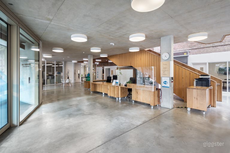  A beautifully light and spacious workplace  