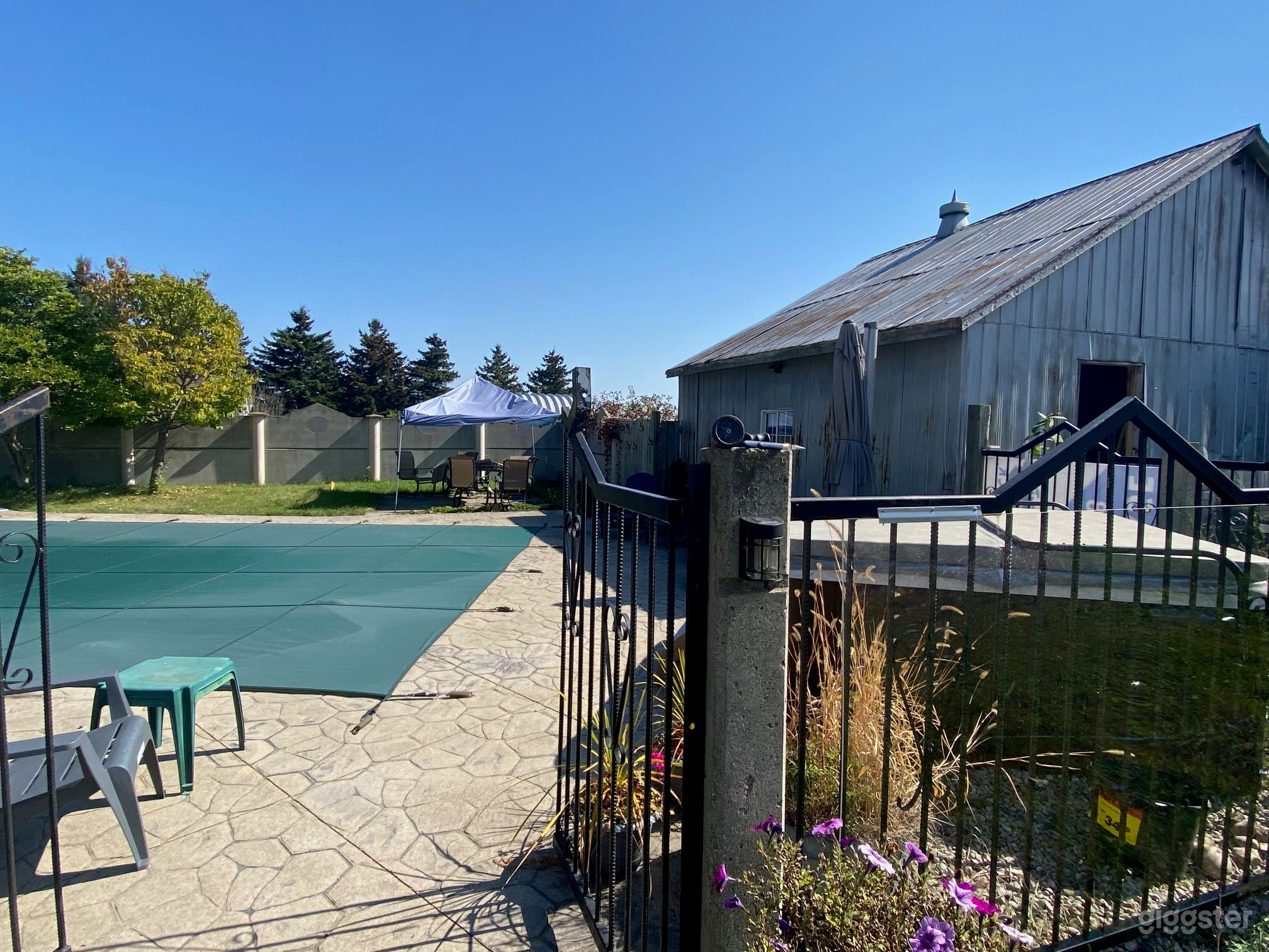 Lovely country pool in the country! Photo 3