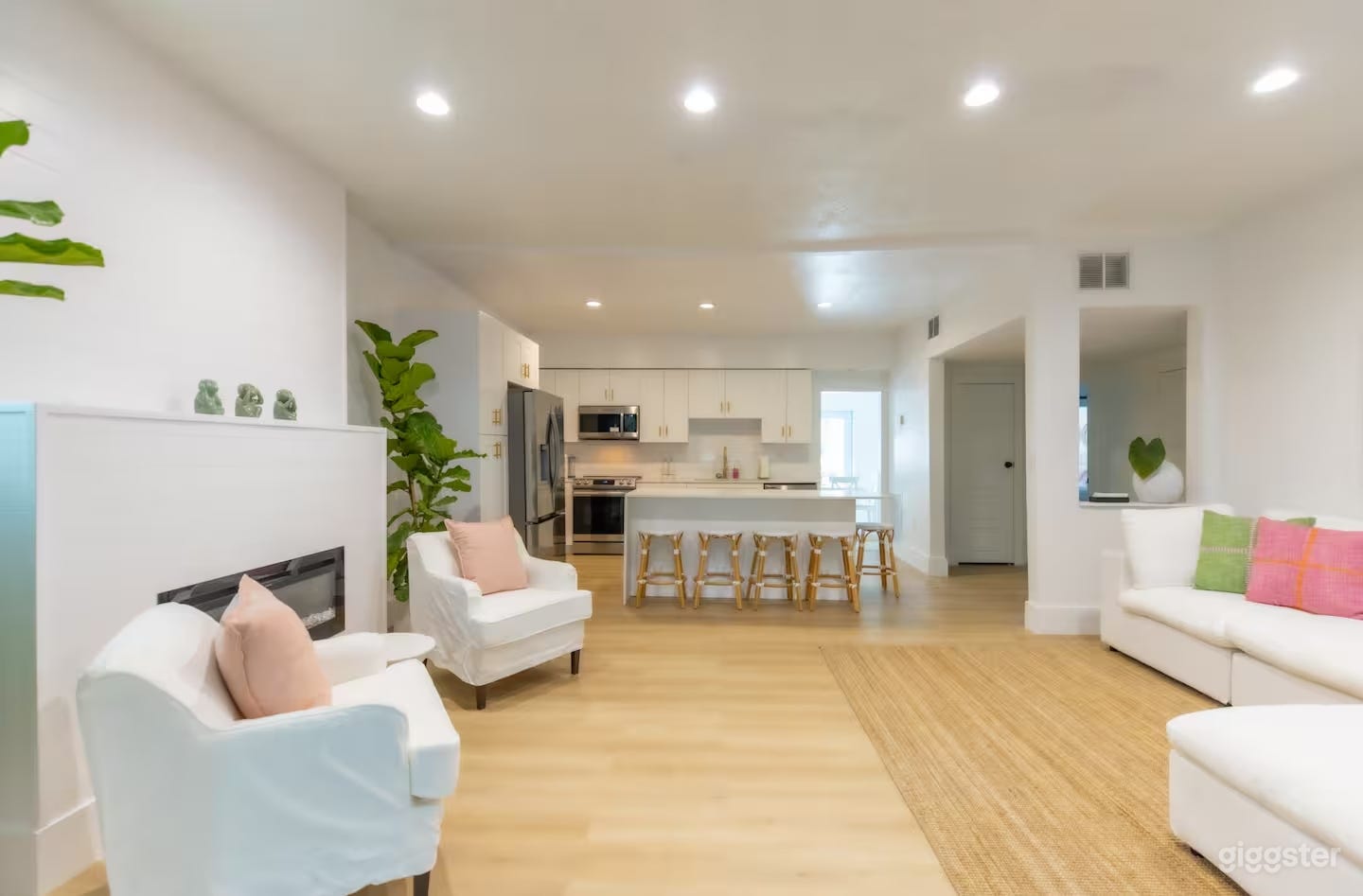 Casita Miami – Mediterranean Gem with Vibrant Backdrops Photo 3