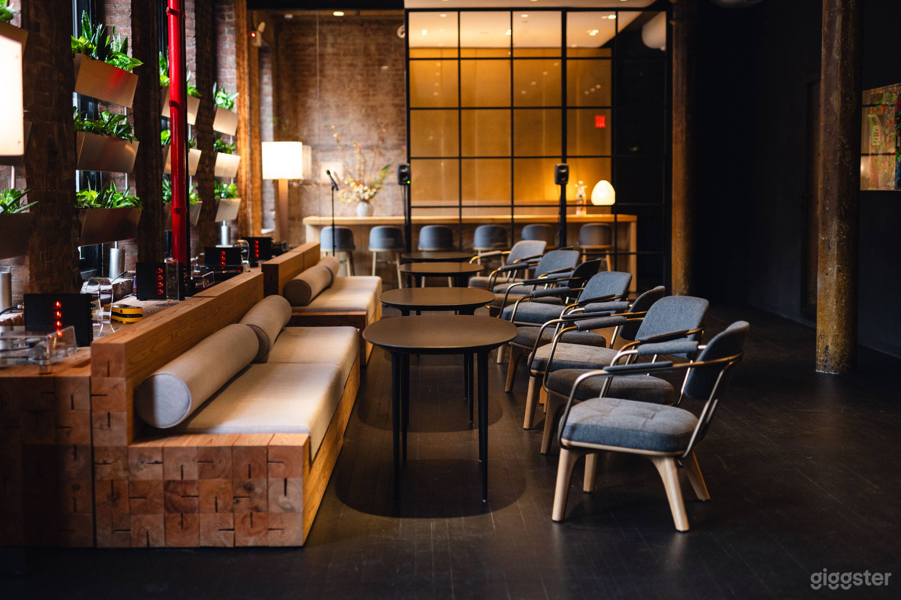 Dreamy Soho Loft With Sushi Bar and Vinyl Records Photo 2