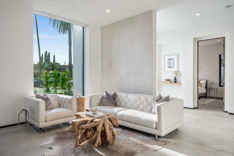  Beverly Hills Mansion w/ Meticulous Interior Design 