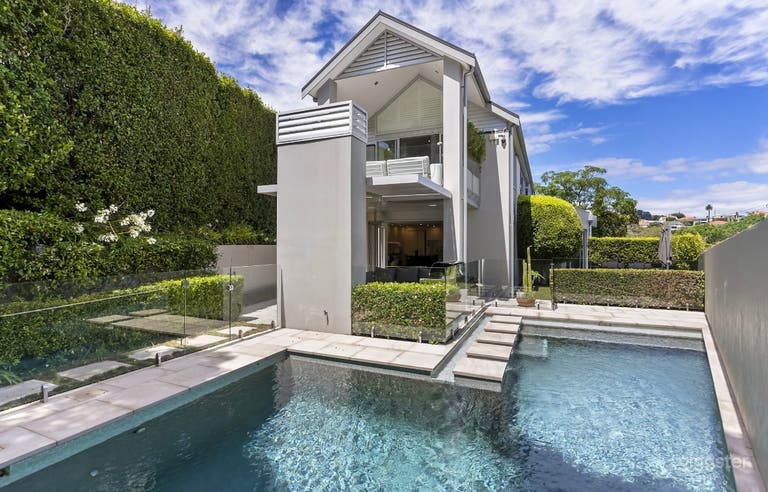  Large, modern family home 