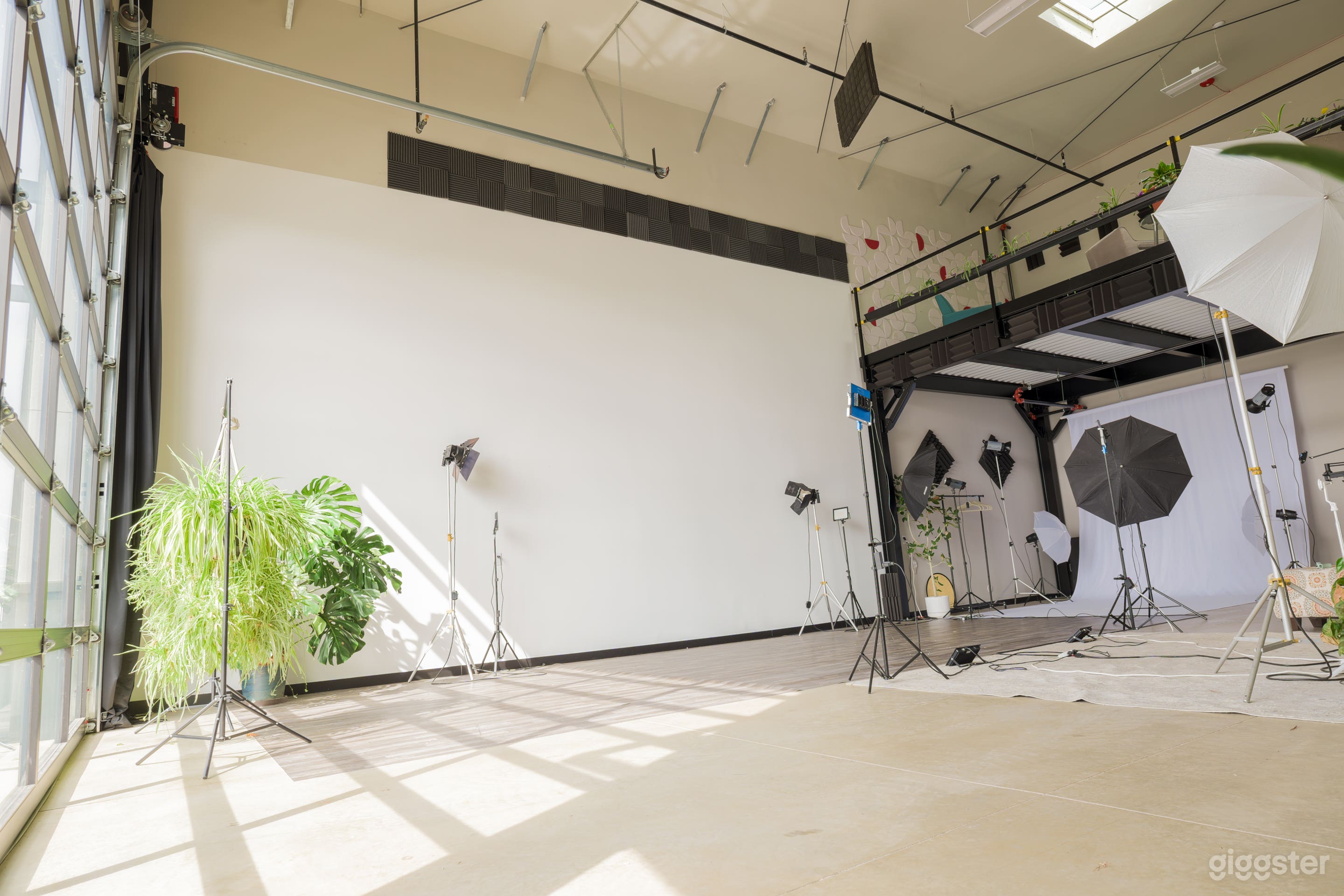 1,100sqft Drive-In Studio | 24ft Ceilings | 17x24 Door Photo 2
