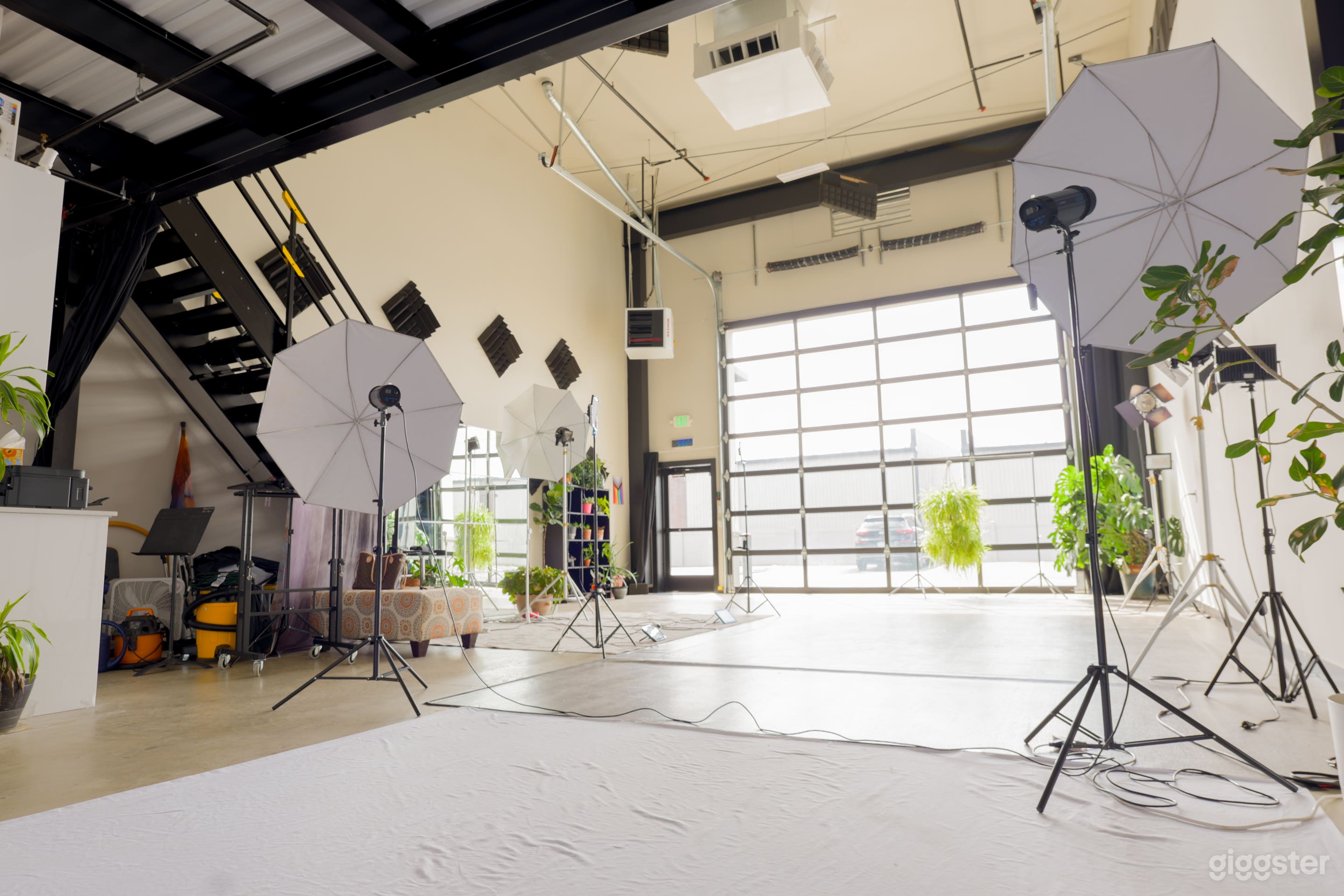 1,100sqft Drive-In Studio | 24ft Ceilings | 17x24 Door Photo 1