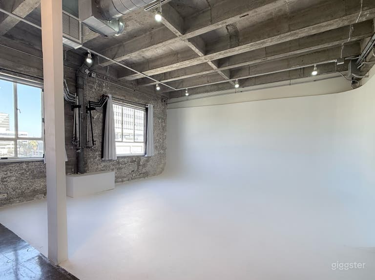  West Hollywood Photo/Video Studio | White Cyc wall 