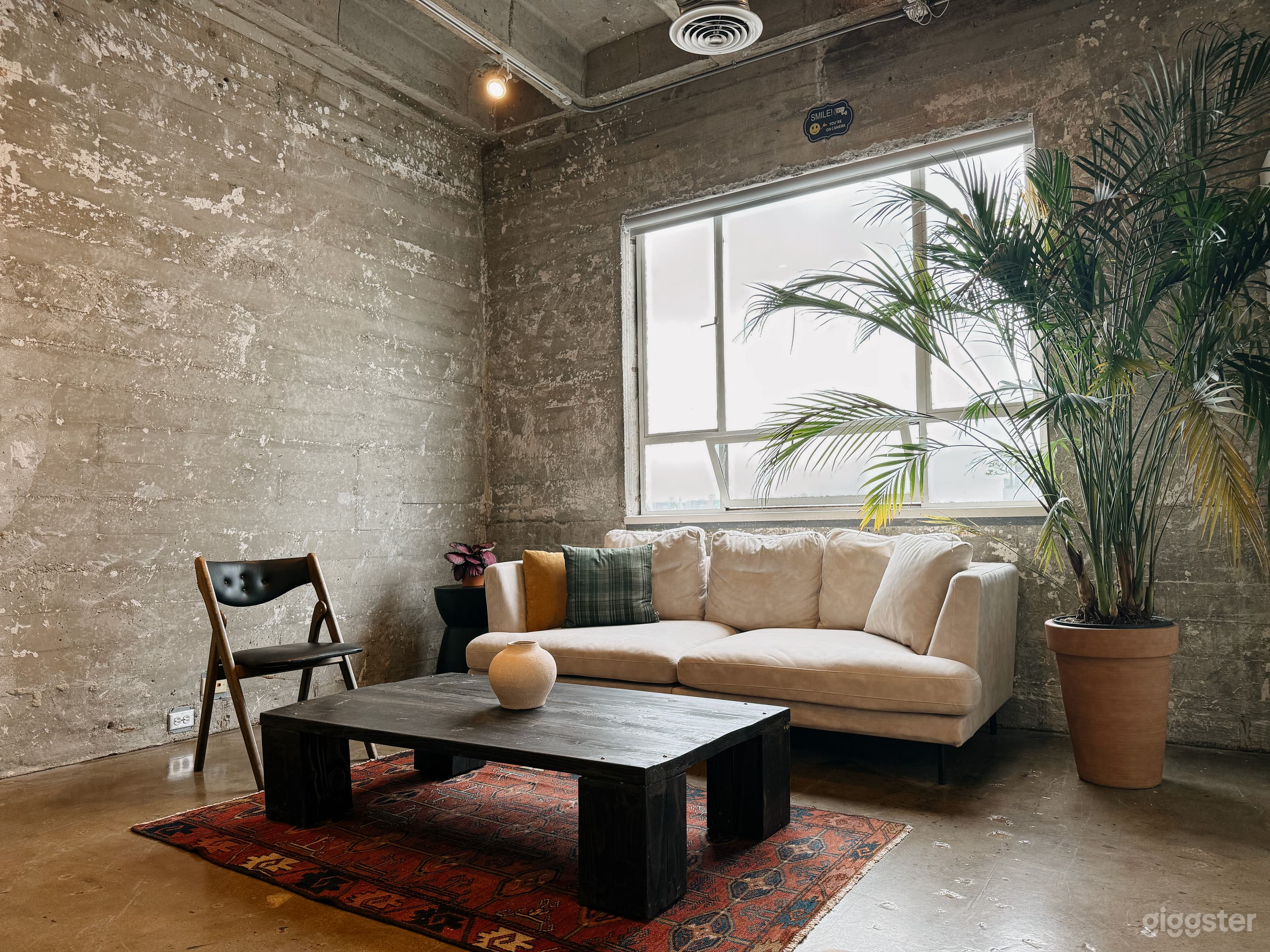 West Hollywood Photo/Video Studio | White Cyc wall Photo 4