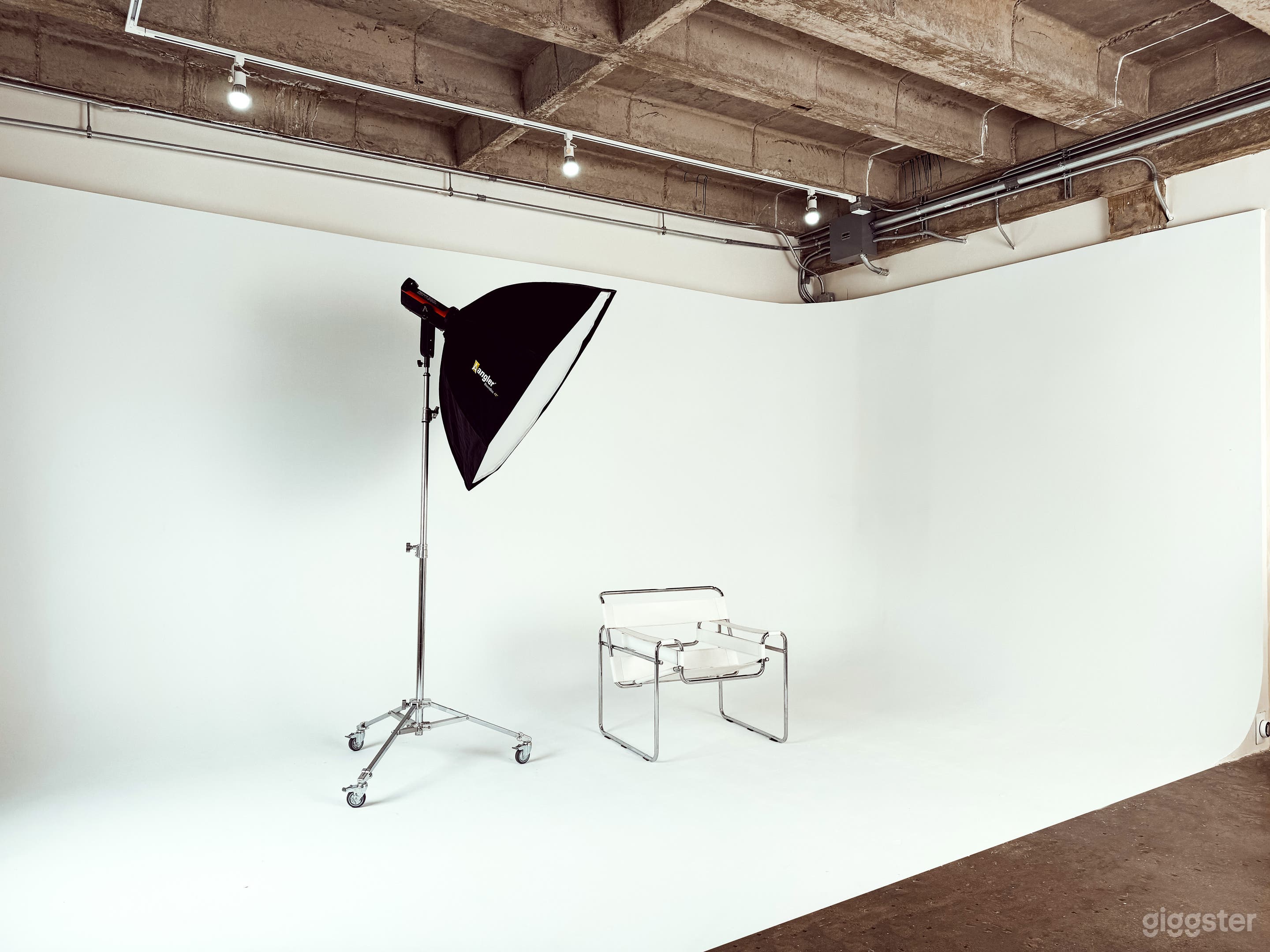 West Hollywood Photo/Video Studio | White Cyc wall Photo 1